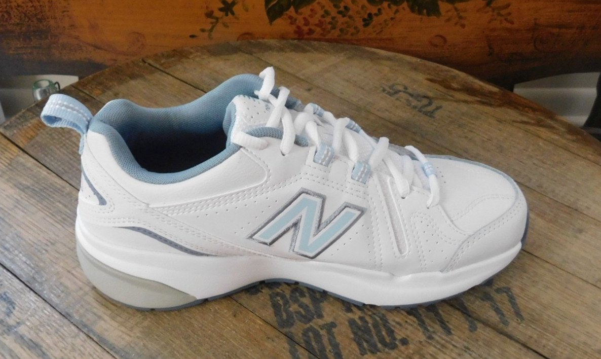 New Balance 608 V5 Walking Sneaker Womens 7 D Comfort Cross Trainer Shoes