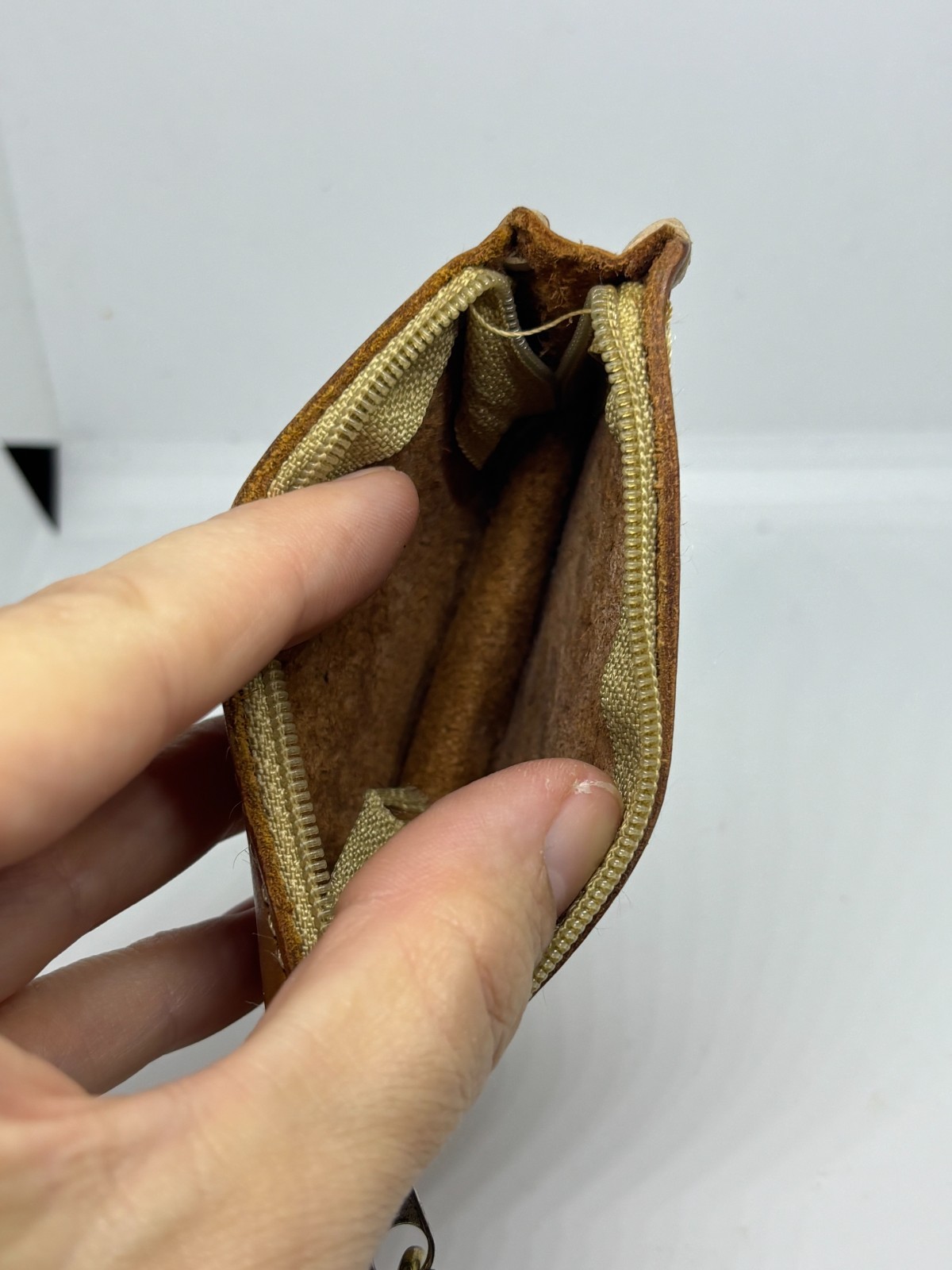 Vintage 70s Hand Tooled Leather Wallet Coin Purse PARAGUAY Embossed Zip Souvenir