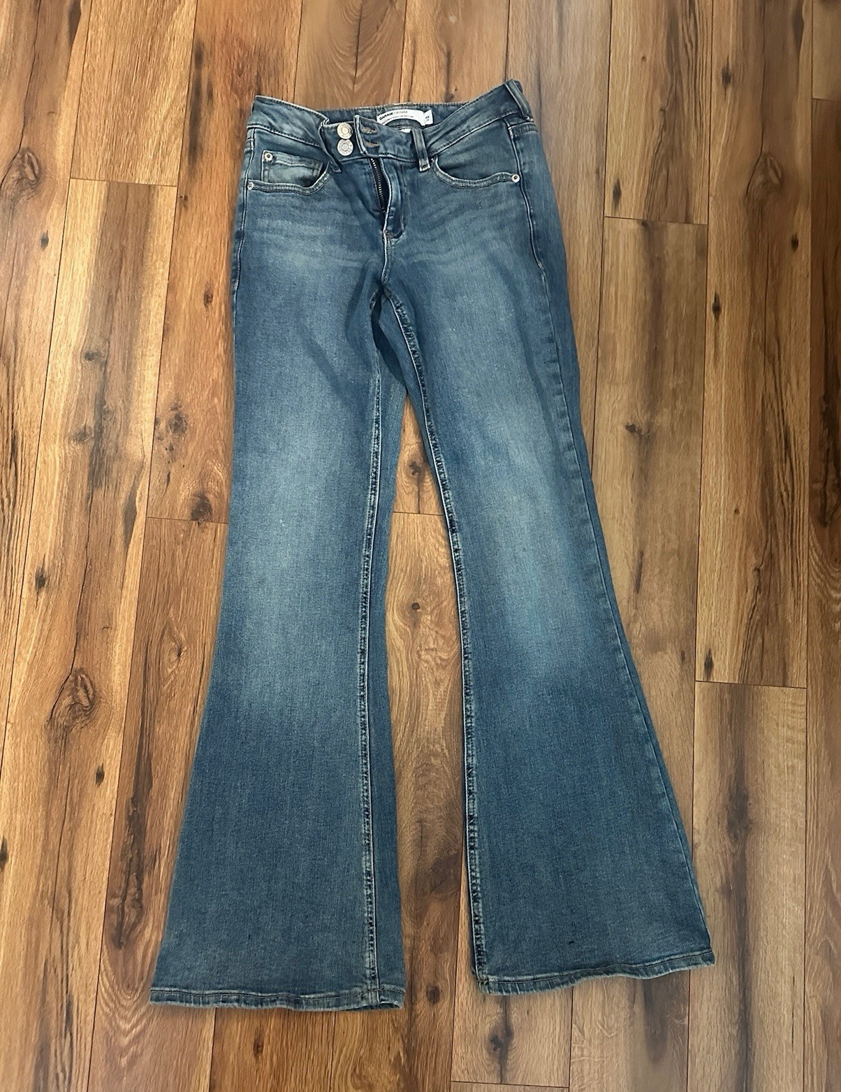 Garage Women’s Low Rise Flare Jeans Size 03 / 26 Waist Medium Wash 5-Pocket