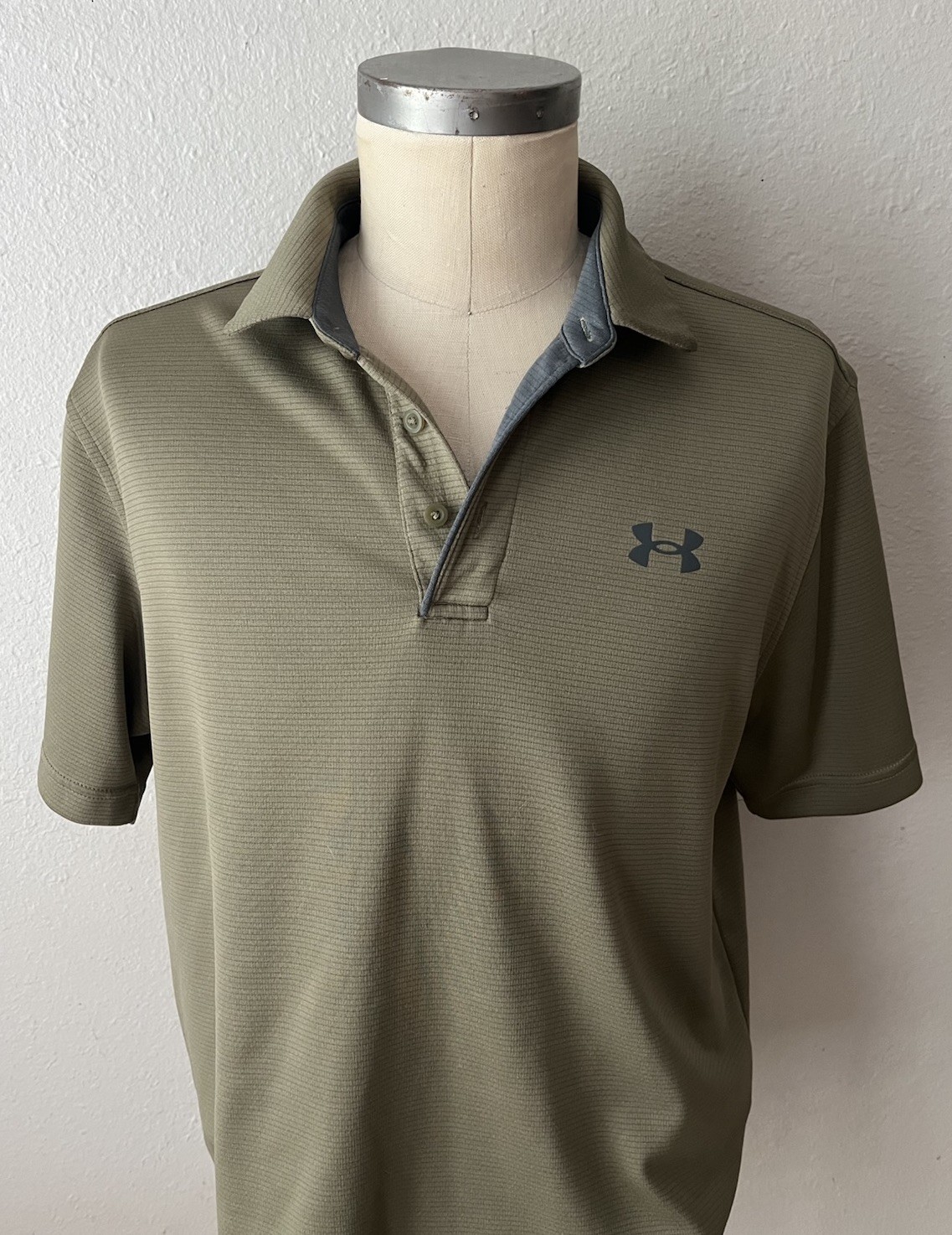 Under Armour loose fit Tech Polo men’s golf shirt size L olive army green