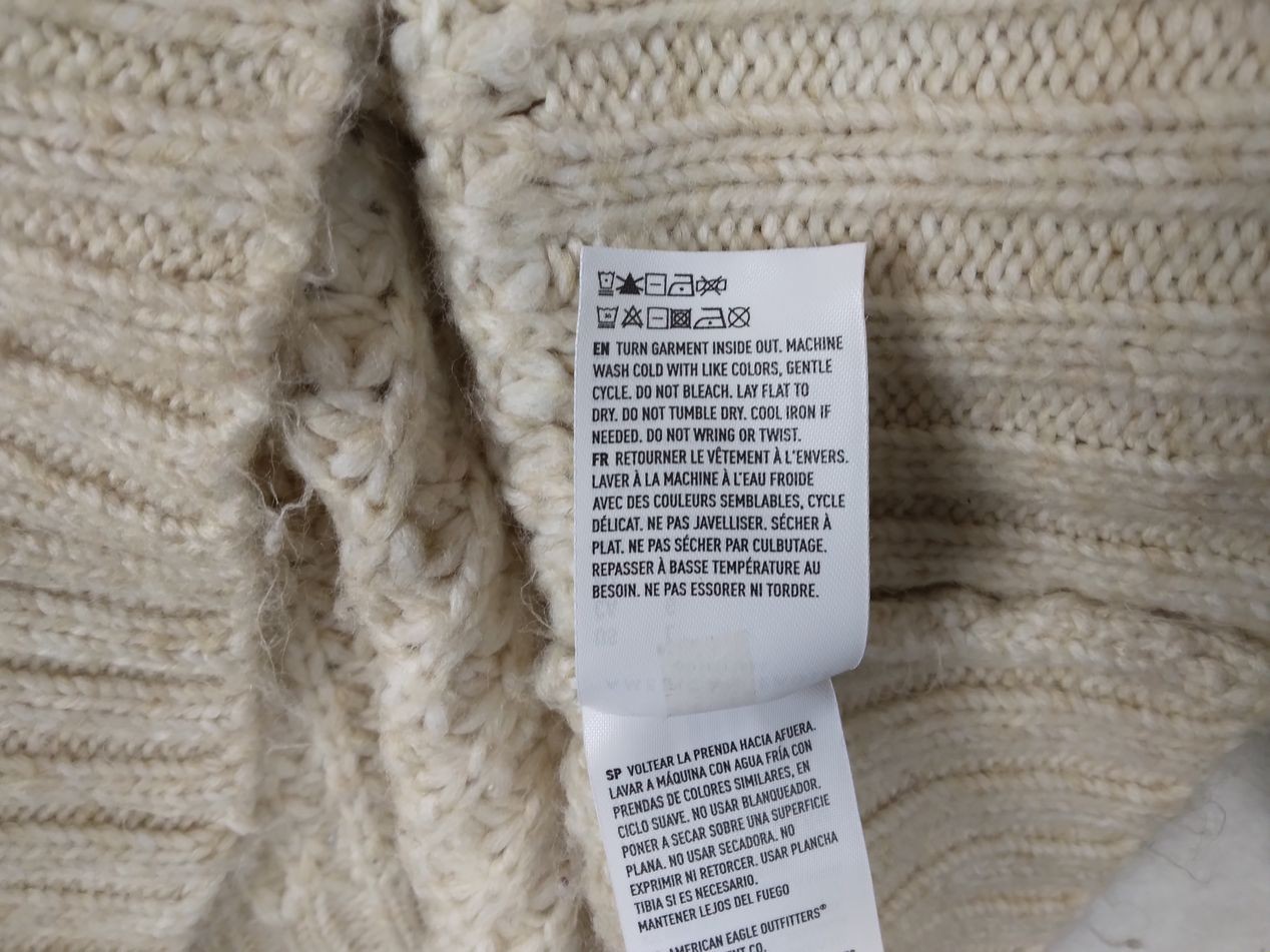 American Eagle Women’s Large Ivory V-Neck Chunky Knit Acrylic Blend Sweater