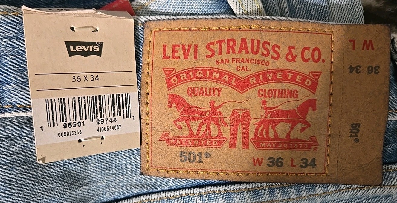 Levi’s 501 Jeans Button Fly 30 32 33 34 36 38 Straight Leg Destructed Knees Mens