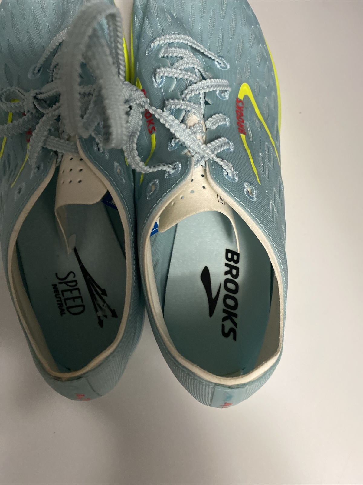Brooks UNISEX ELMN8 V7 Running Shoe NWOB Size Varies From 9 To 13 Cleats