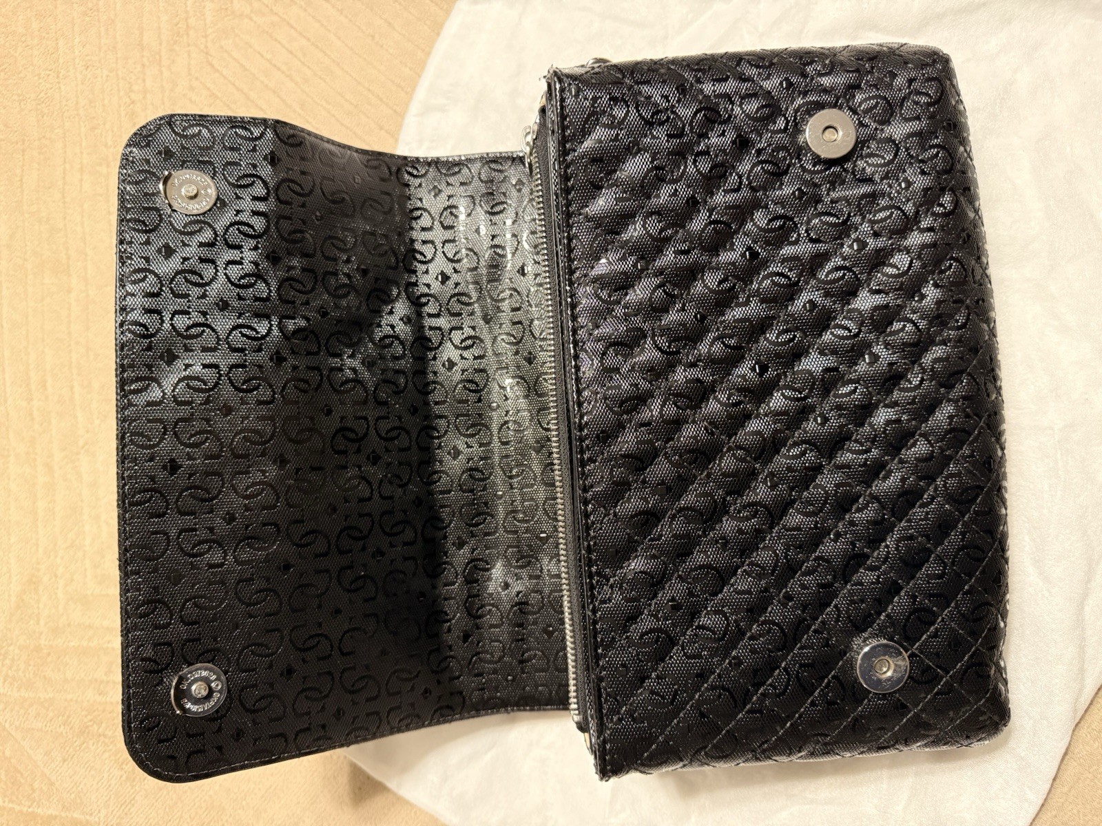 GUESS Logo Quilted Shoulder Bag Black Zip/Magnetic Closure Charm Silver Hardware