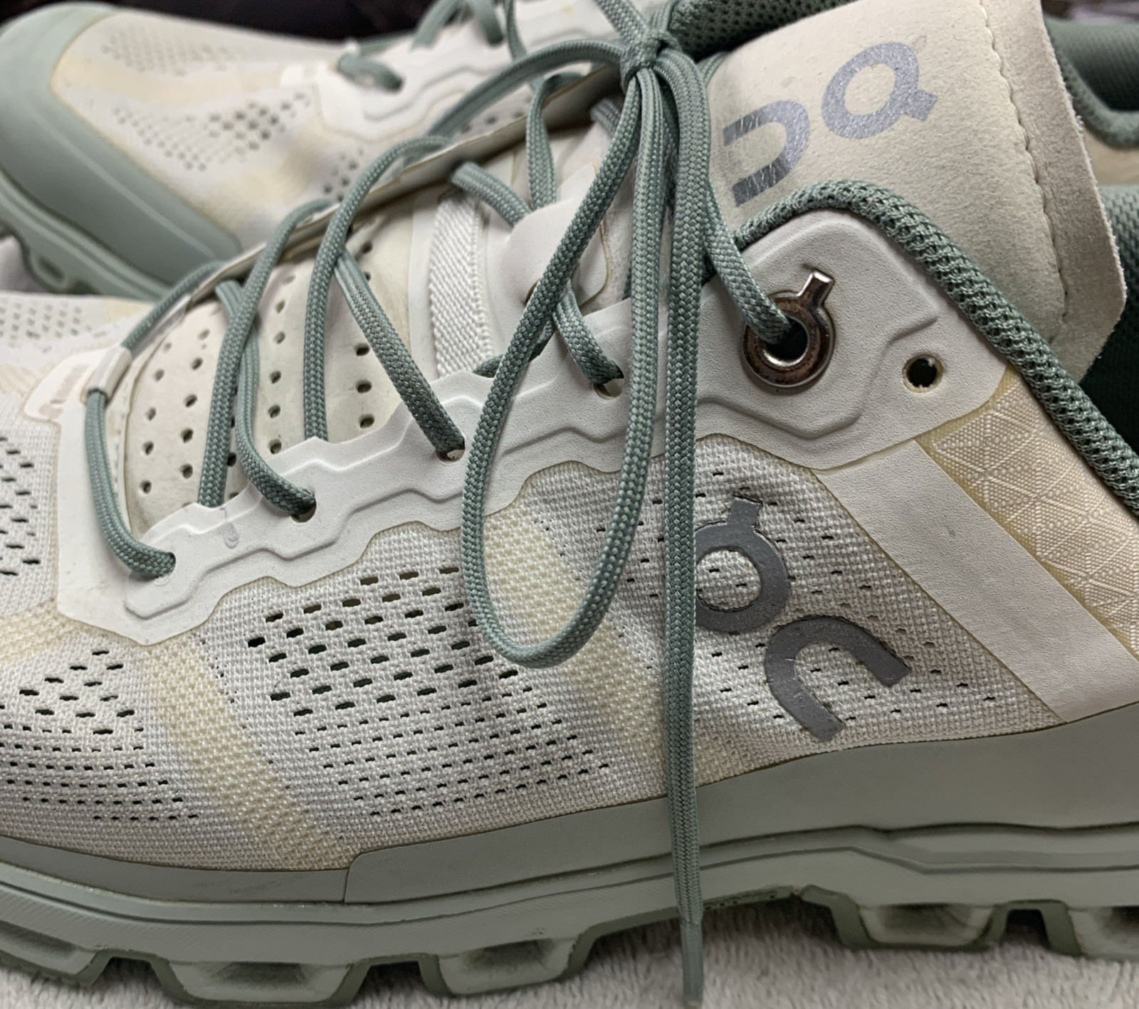 ON Running Women’s US 10.5 Cloudventure White/Moss