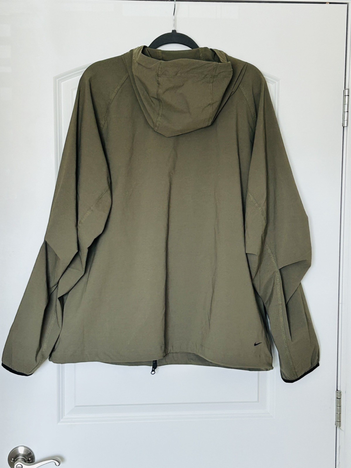 Nike Men’s Tech Windrunner – Hooded Full-Zip Nylon Jacket Olive Green – Large
