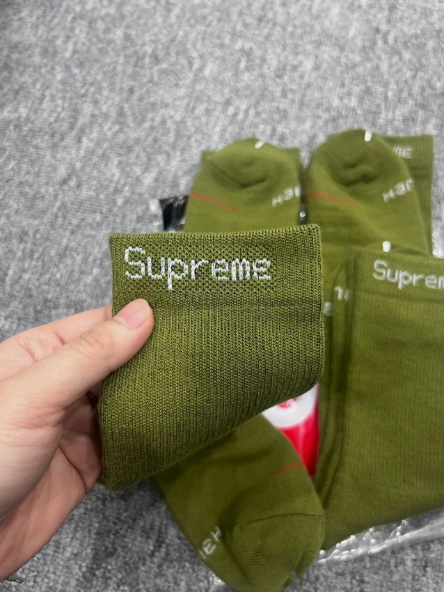 On Sale- Supreme Hanes Crew Socks Green 4 Pack Size 6-12 Streetwear NWT