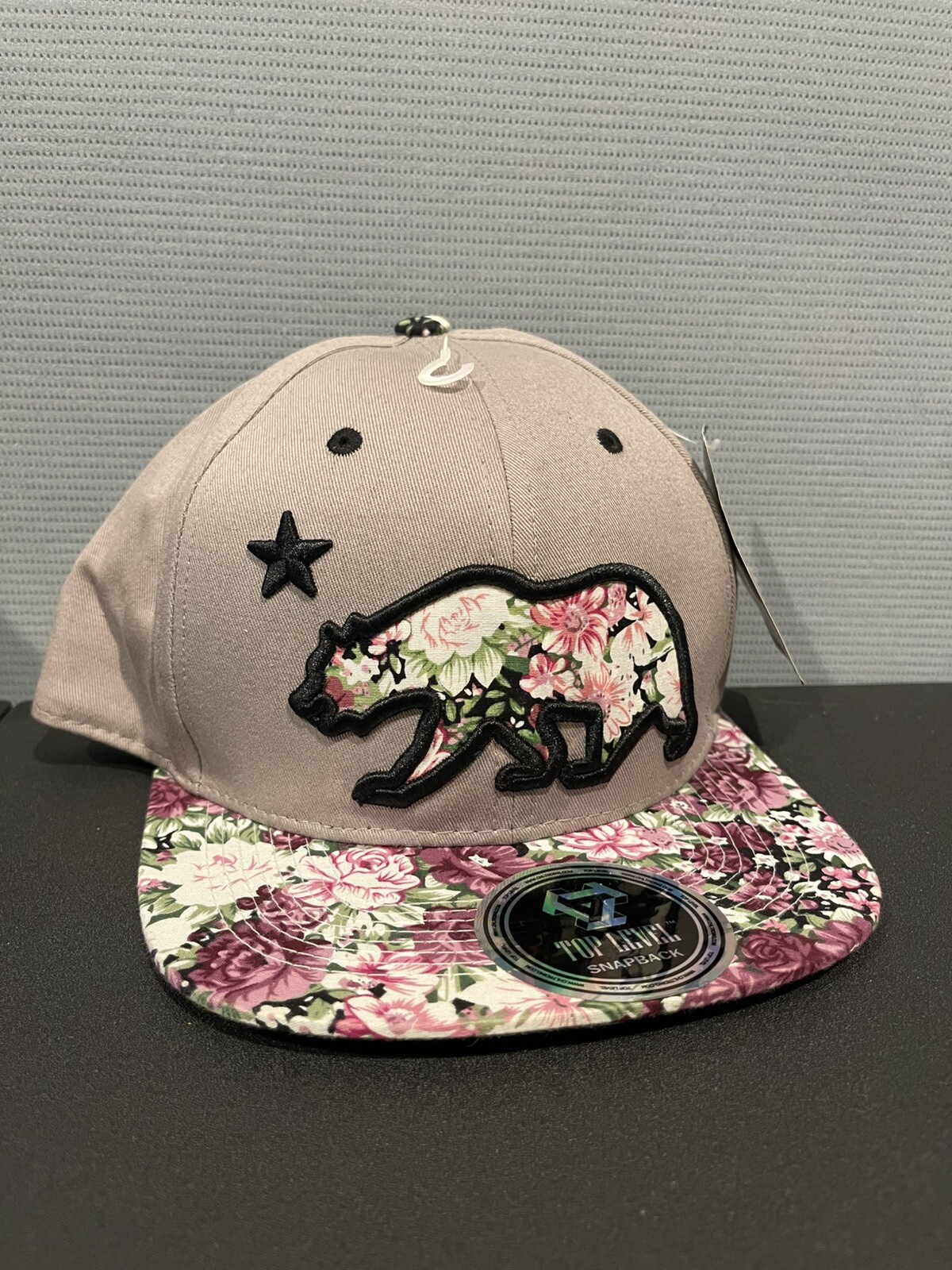 Top Level Mens California Republic Bear Snapback Cap Hat (Grey Flower)
