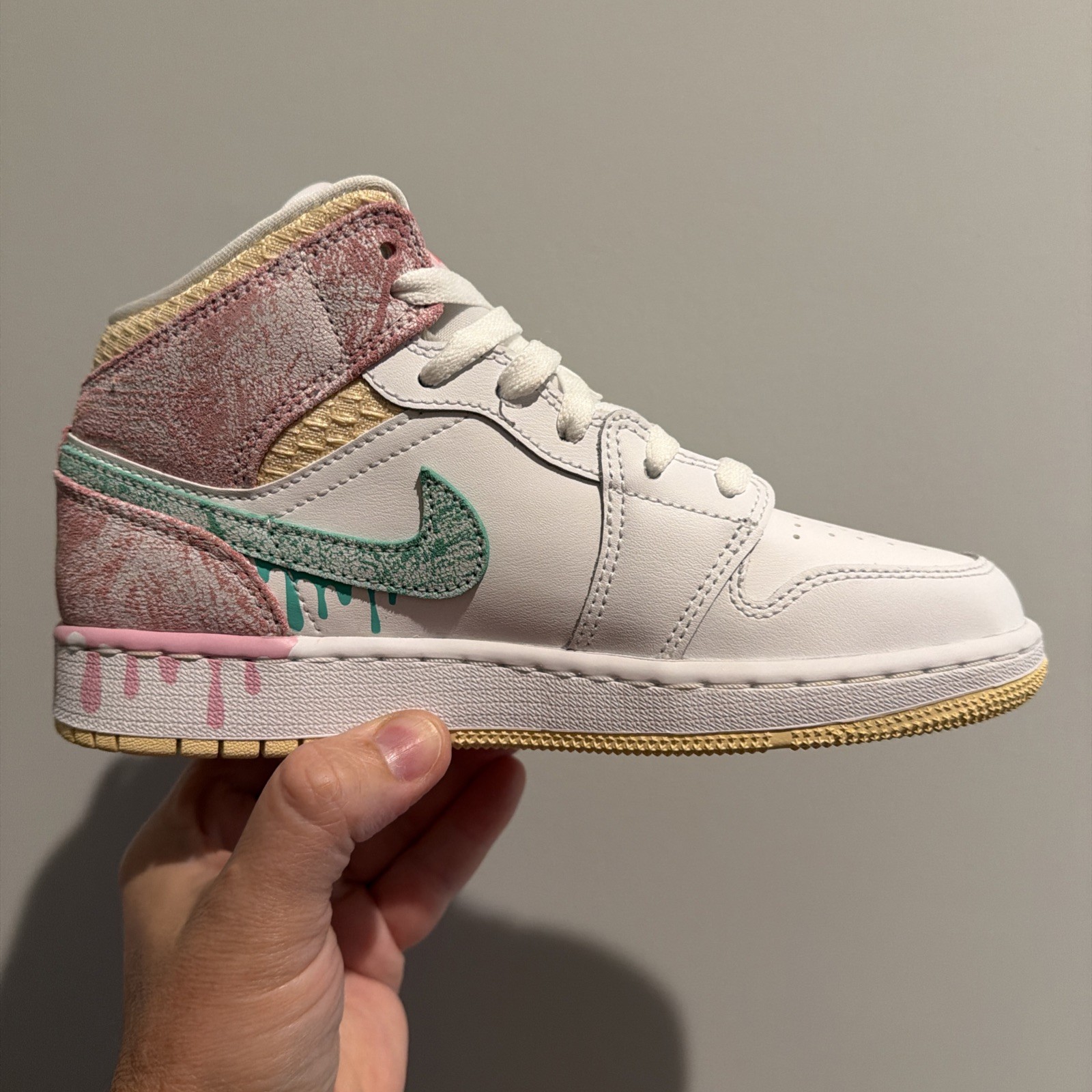 Air Jordan 1 Mid SE (GS) White/Green Glow-Arctic Punch DD1666-100 Size 4.5Y