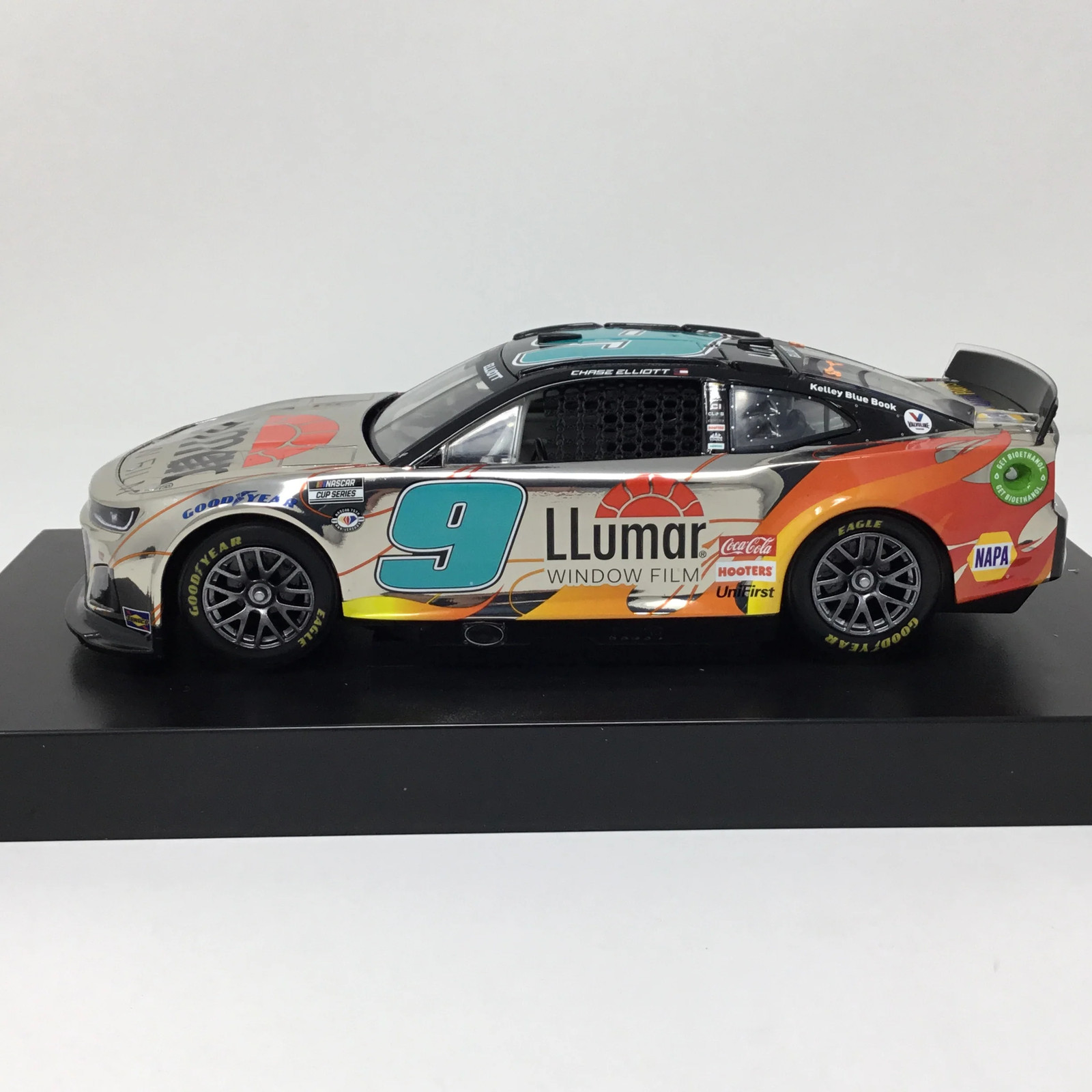 Chase Elliott 2023 Llumar 1:24 Color Chrome Diecast