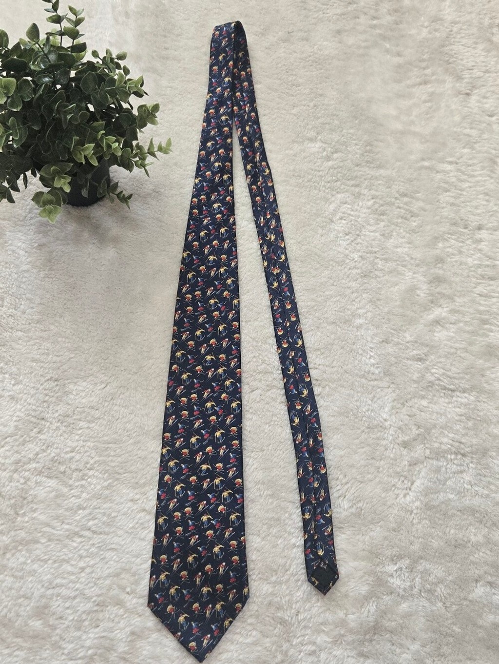 Museum Artifacts Vintage Silk Skiing Novelty Tie