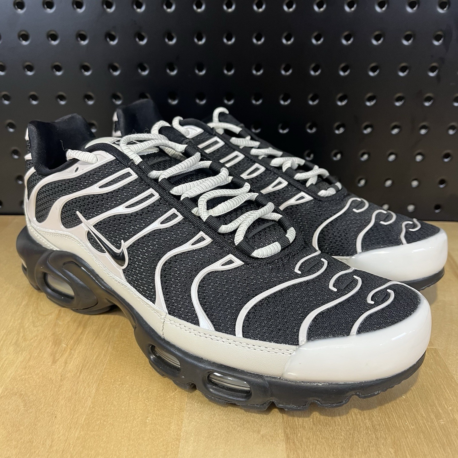 Nike Air Max Plus NBY Men’s 8 / Women’s 9.5 Black Grey Shoes HF0665 900 NEW