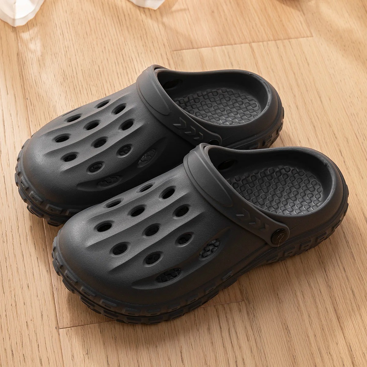 Crocs Classic Clog Unisex Slip On Women Shoe Ultra Light Water-Friendly Sandals
