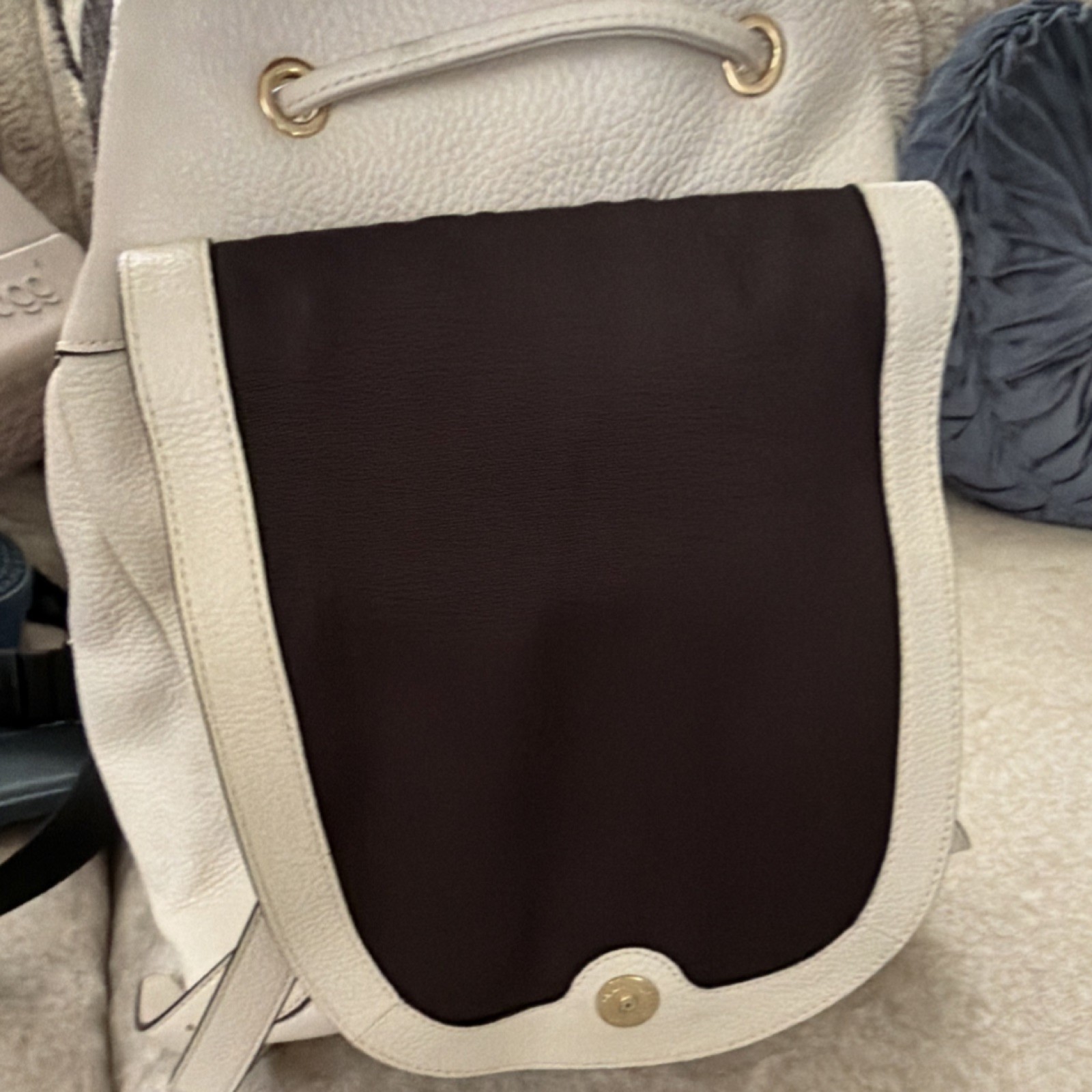 Coach White Drawstring Backpack Turn Lock, Gold Hardware, Detachable Strap