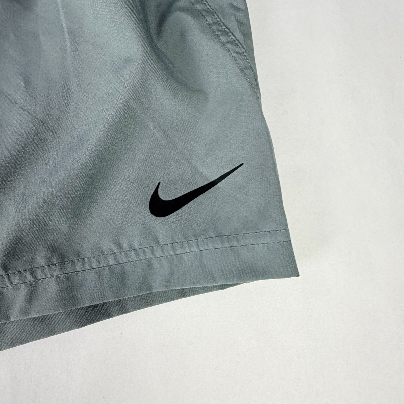 Nike Form Dri-Fit Unlined Versatile Shorts 5″ Men’s Size L Grey FN4347-084 NWT