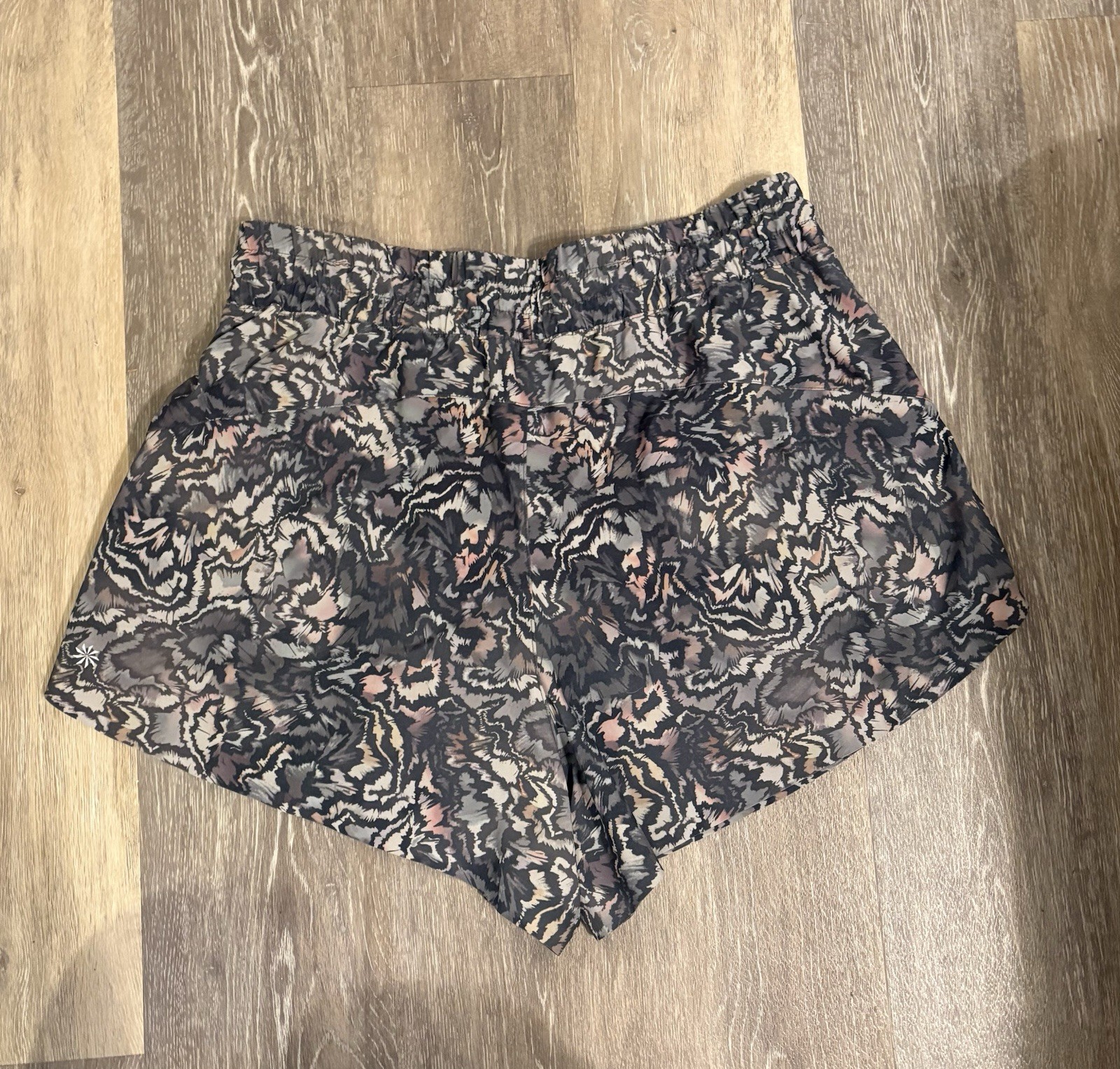 Athleta Women’s Running Shorts MEDIUM Gray Animal Print All Over 3.5″ In Gym