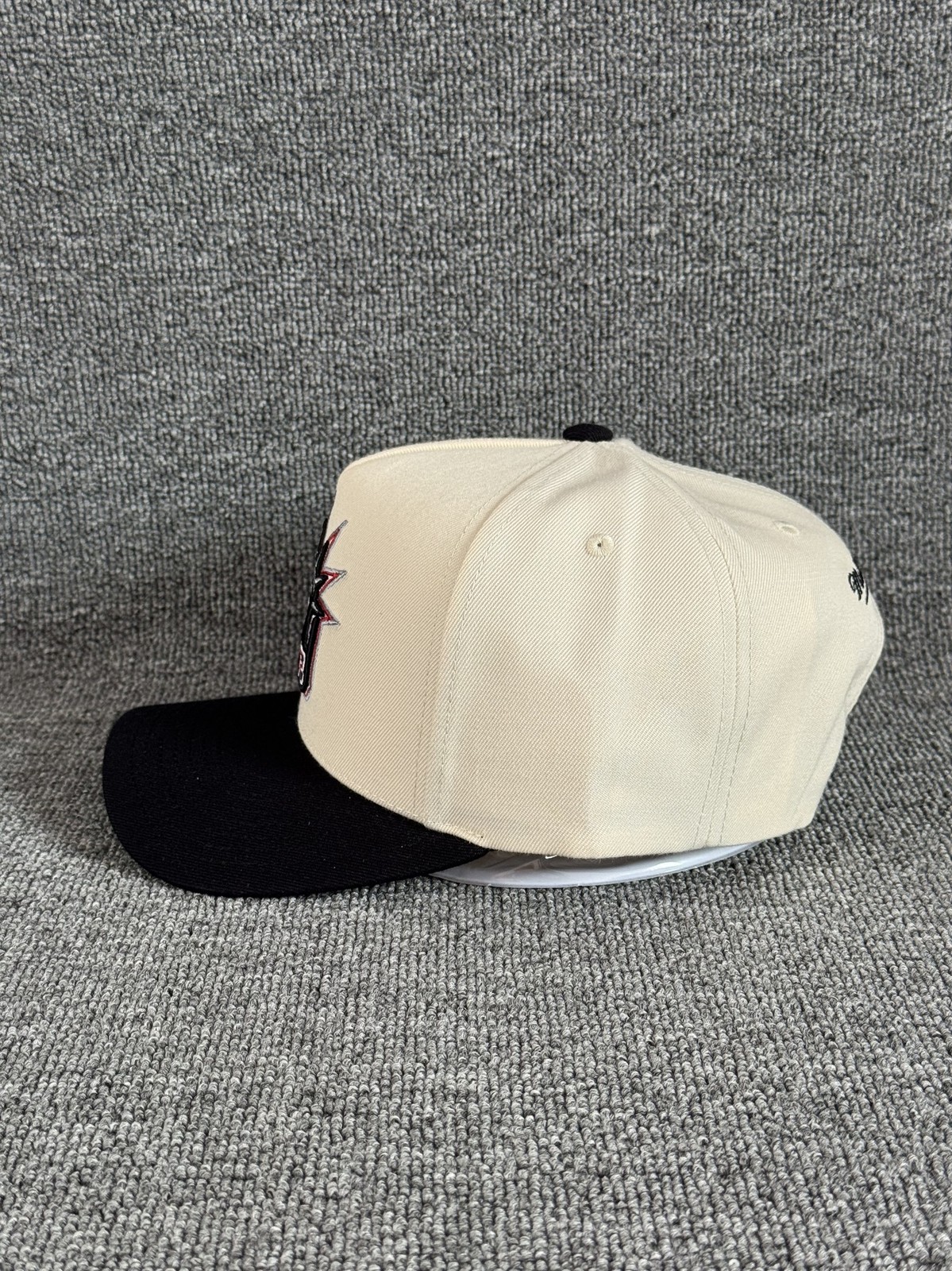 Mitchell & Ness NY Rangers Retro Snapback Cream Black Hat S1405