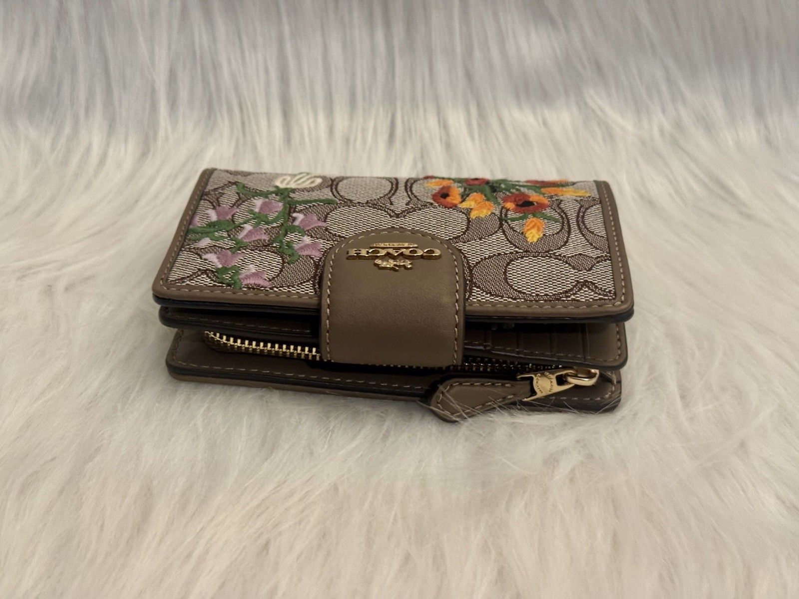 NWT COACH CEC32 Medium Corner Zip Wallet Signature Jacquard w Floral Embroidery
