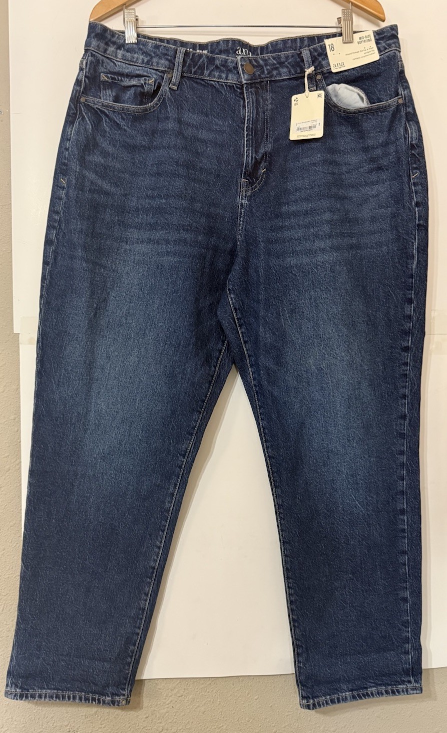 a.n.a Blue Mid-Rise Boyfriend Jeans Straight Leg Women’s Plus Size 18 NWT