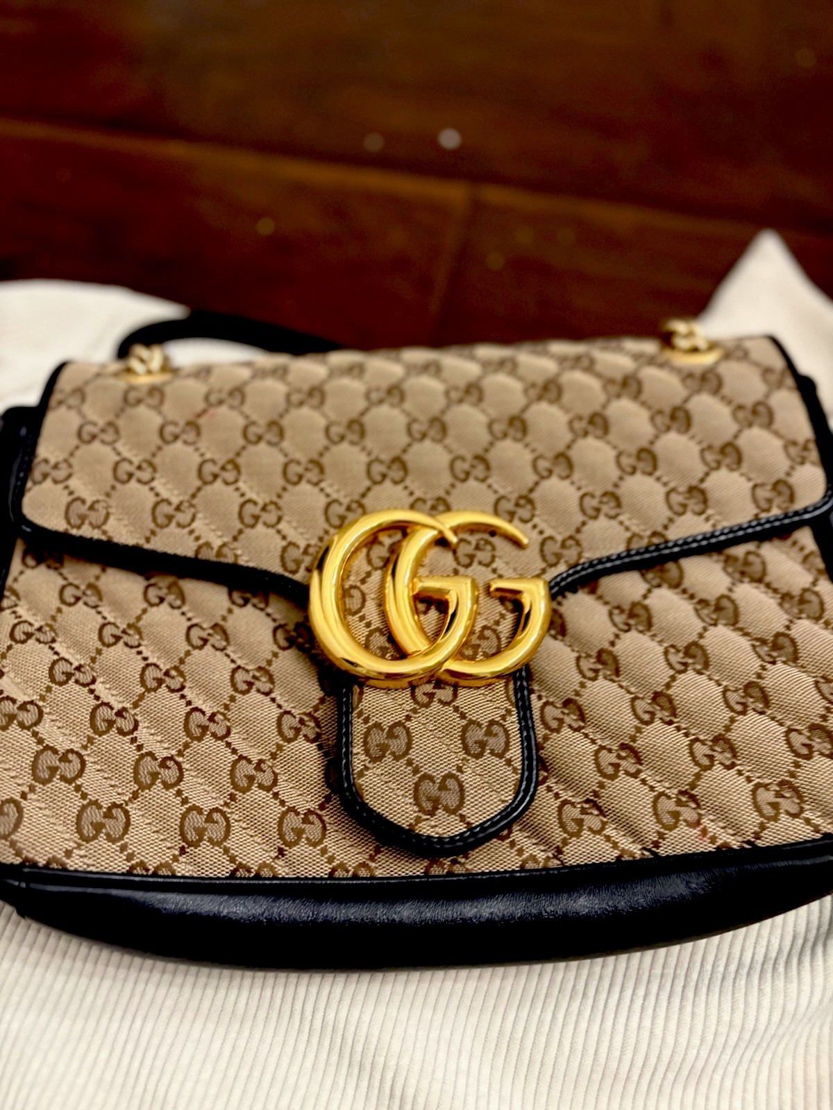 Gucci GG Marmont medium shoulder bag