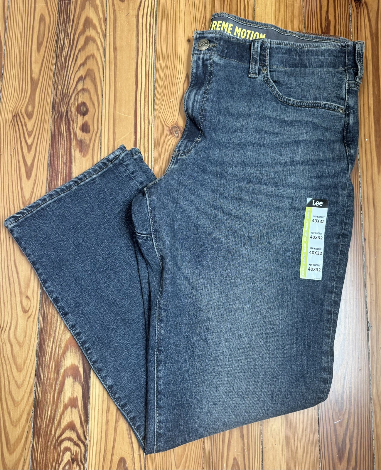 Lee Extreme Motion MVP Men’s JEANS • NWT •Straight Leg • 40/32 • medium wash