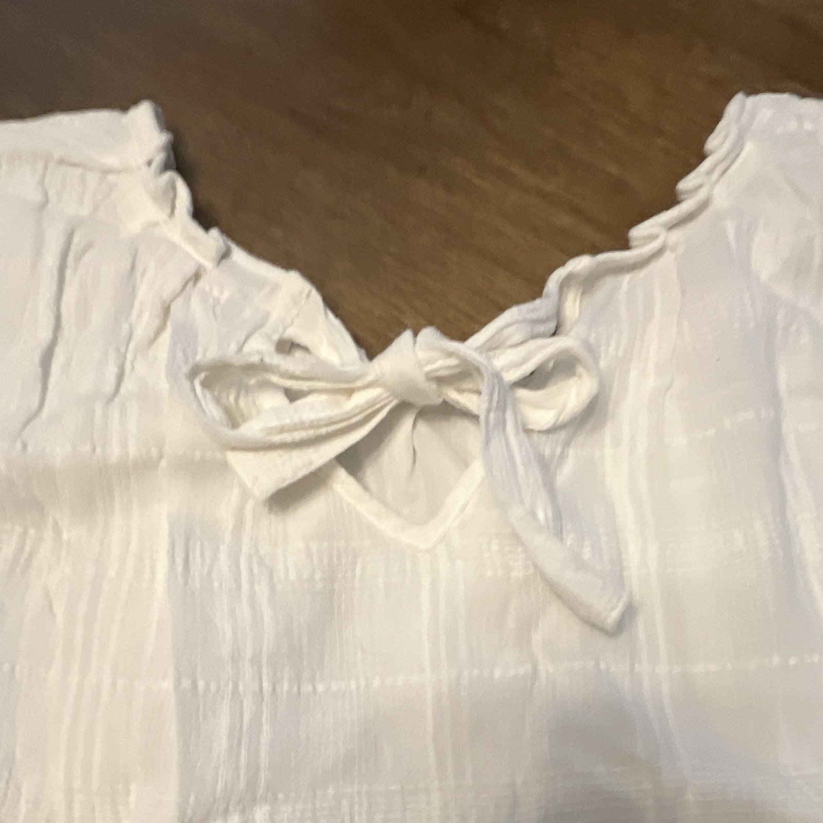 LC Lauren Conrad White Solid Sleeveless V-Neck Tie Front Bow Ruffle Blouse S