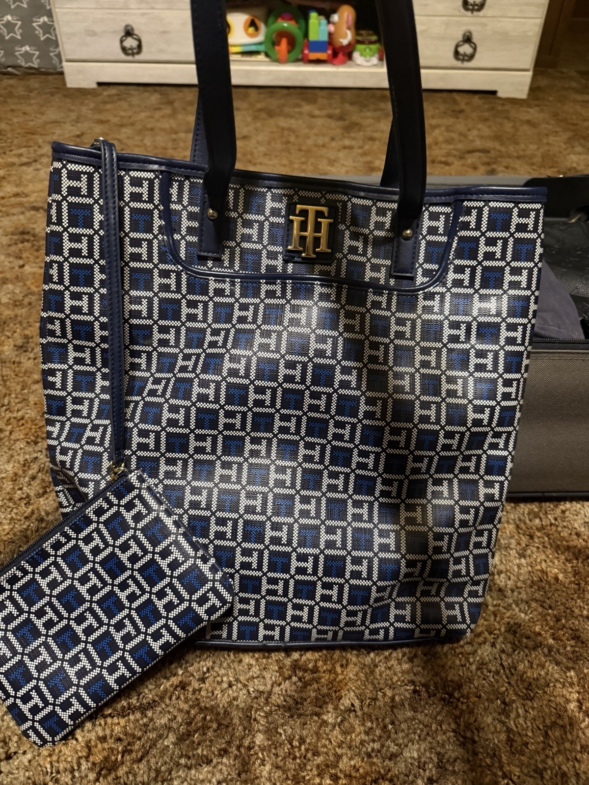 Tommy Hilfiger Monogram Large Tote w/ Coin Purse Snap Closure Lined Pockets