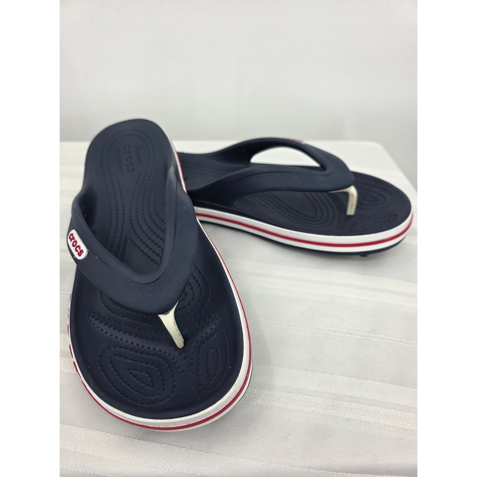 Crocs Bayaband Flip Flops Navy Blue White Red Thong Sandals Womens 9 Mens 7 NWOT