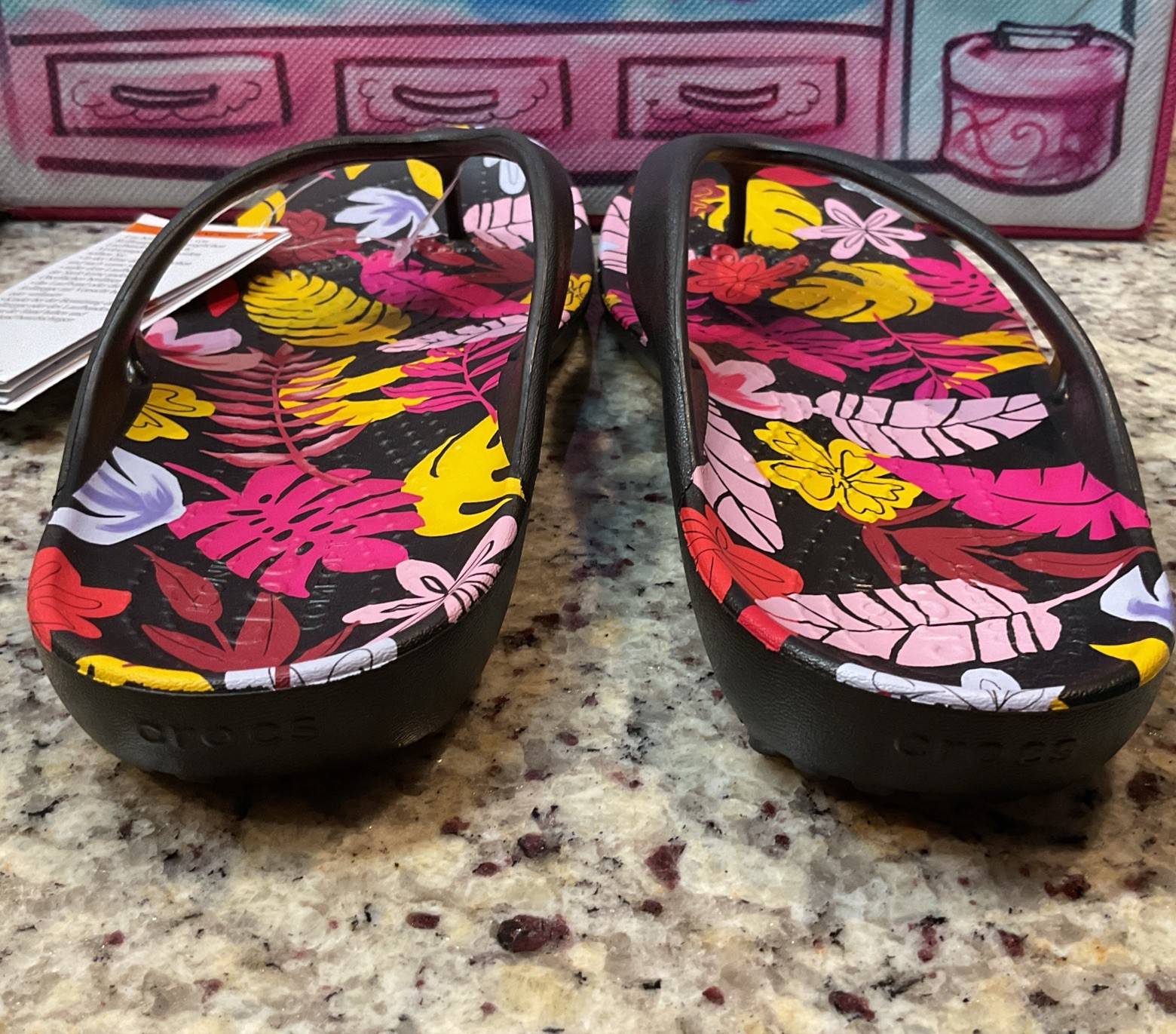 CROCS Women’s Sz 7/EUR 37 – 38 Kadee II TROPICAL Flip-Flop 211699-001 Black NWT