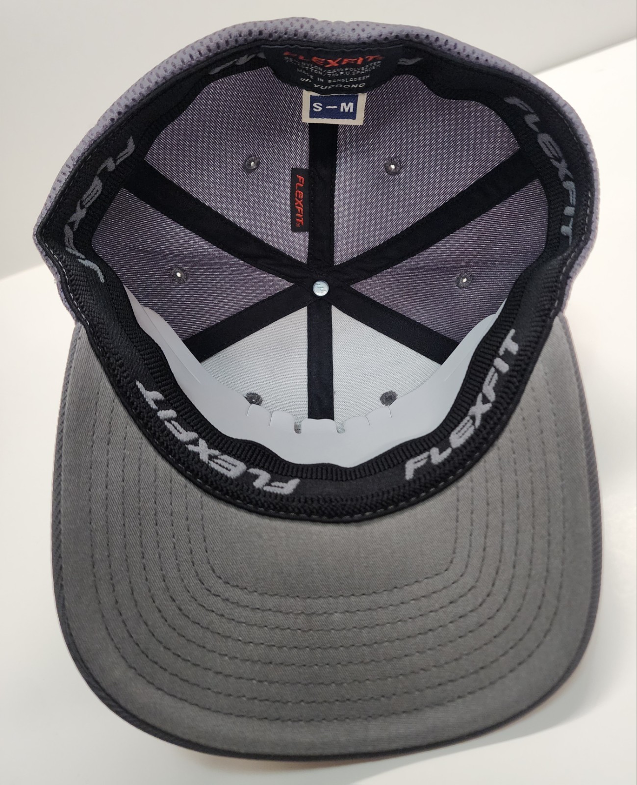 NEW-DALLAS COWBOYS Leather Patch Flex Fit Airmesh Cap Gray Size-S/M 6 3/4- 7 1/4