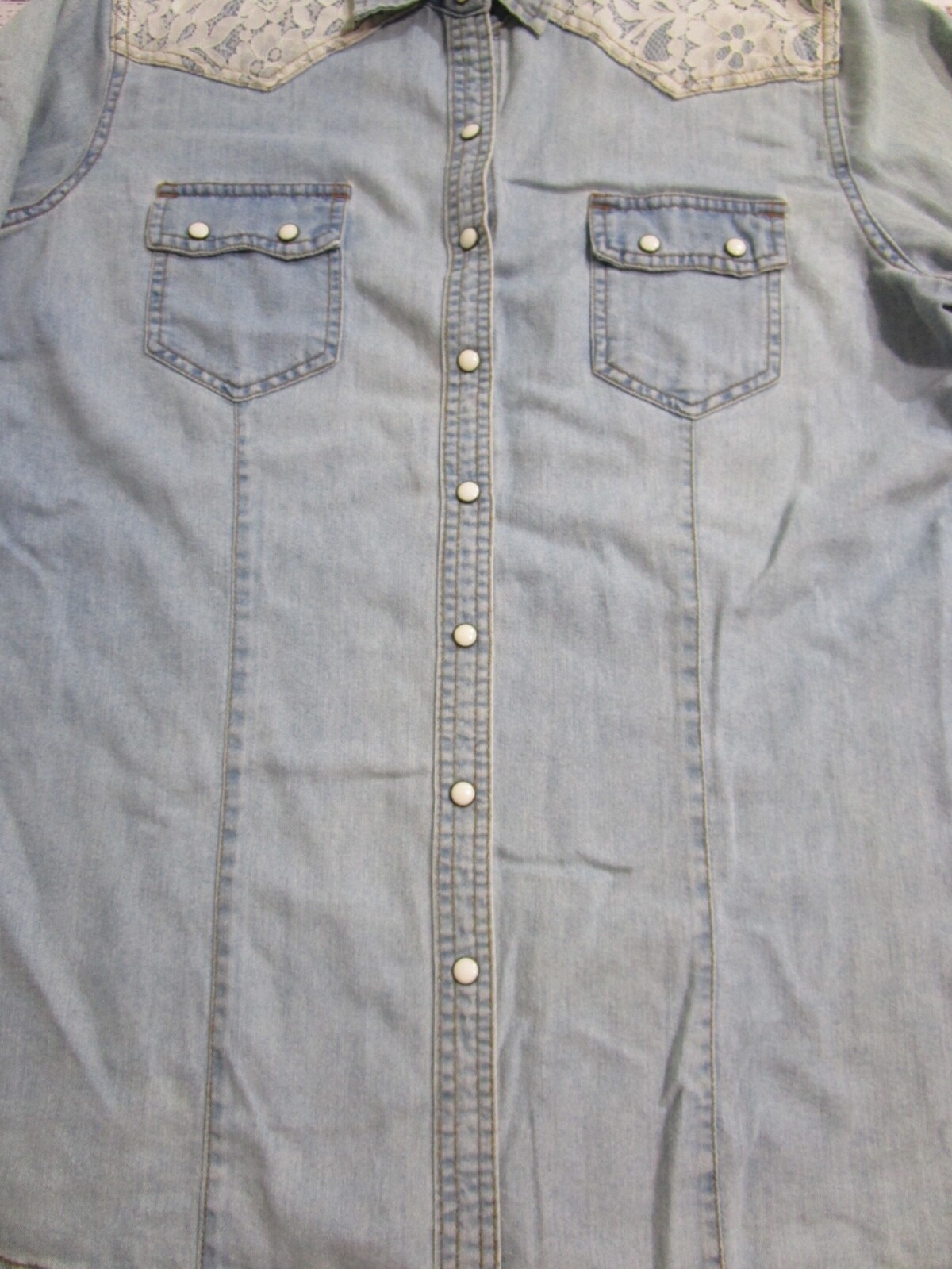 Bit & Bridle Light Wash Denim Long Sleeve Lace Accent Pearl Snap Cowgirl Shirt L