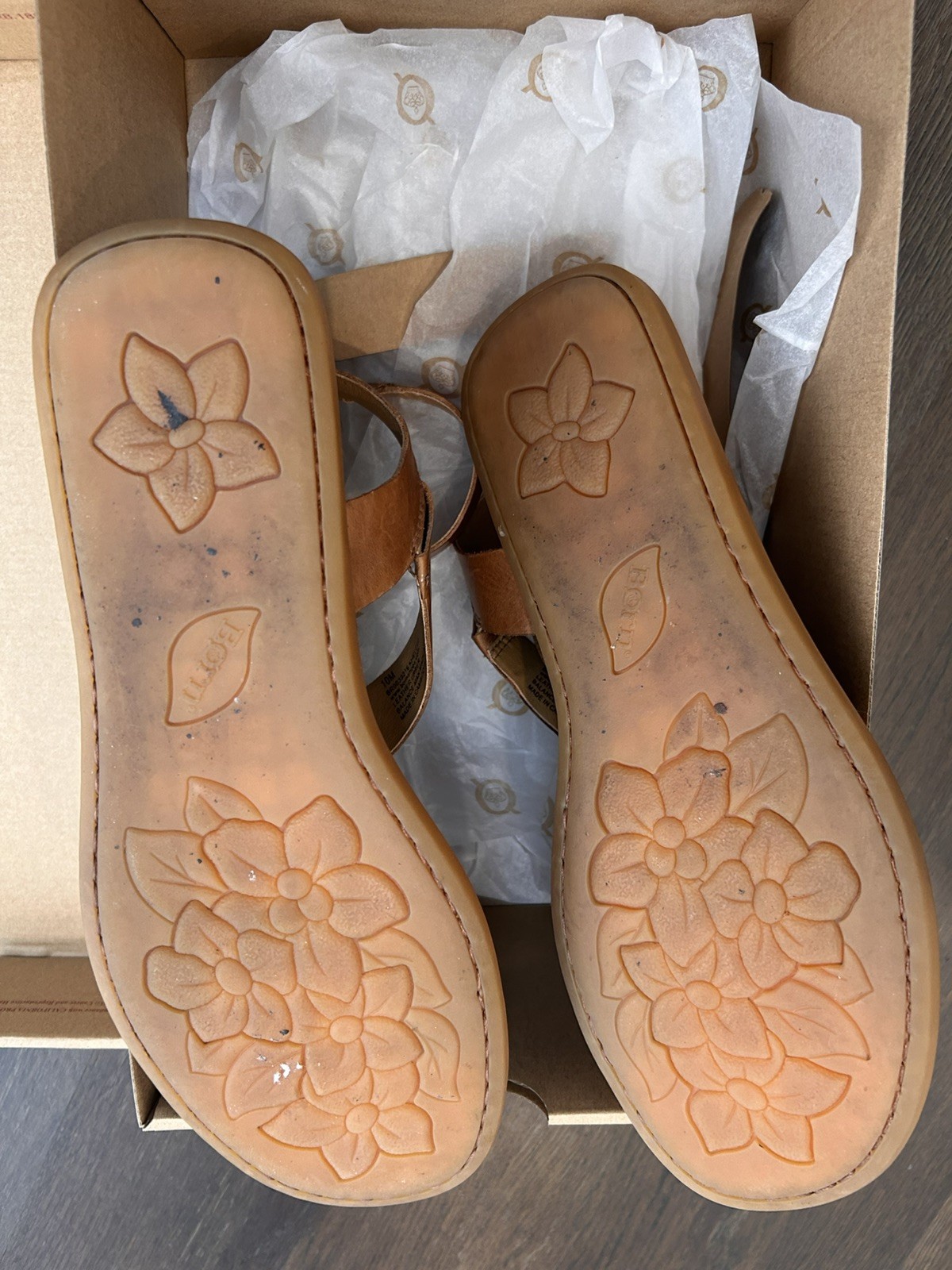 Born Leah Leather Strappy OPEN-TOE FLATS SANDALS 10 M, Tan w/box