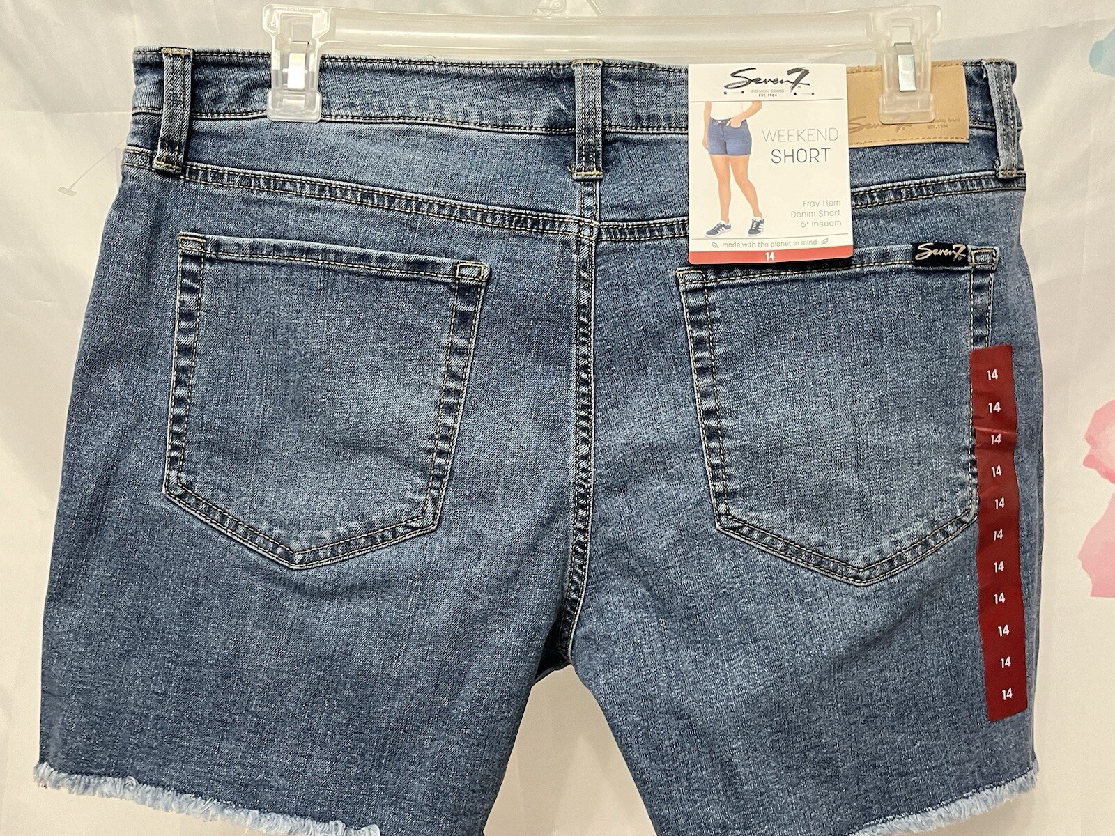 Seven7 Women’s 5″ Fray Hem Mid Rise Comfortable Denim Weekend Short Sz 14 $59