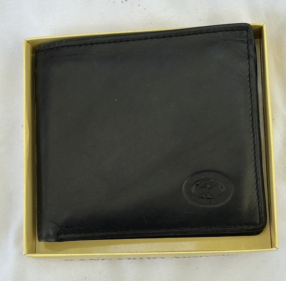 Genuine Kangaroo Brand Australia Bifold Black Leather Wallet in Box