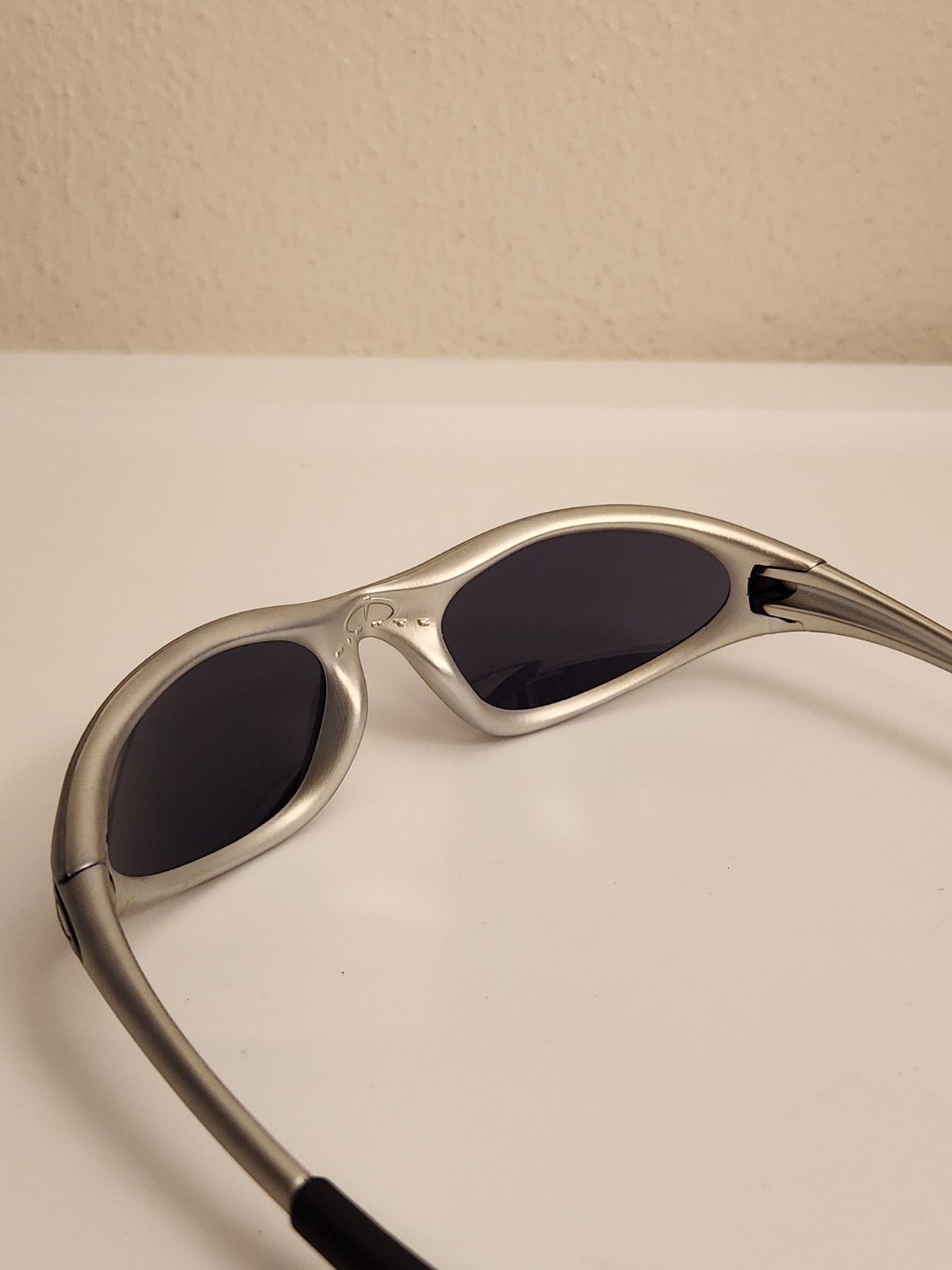 Vintage Oakley Minute Minute 1.0 Gen2 Sunglasses Sliver Frame Black Lenses Y2K