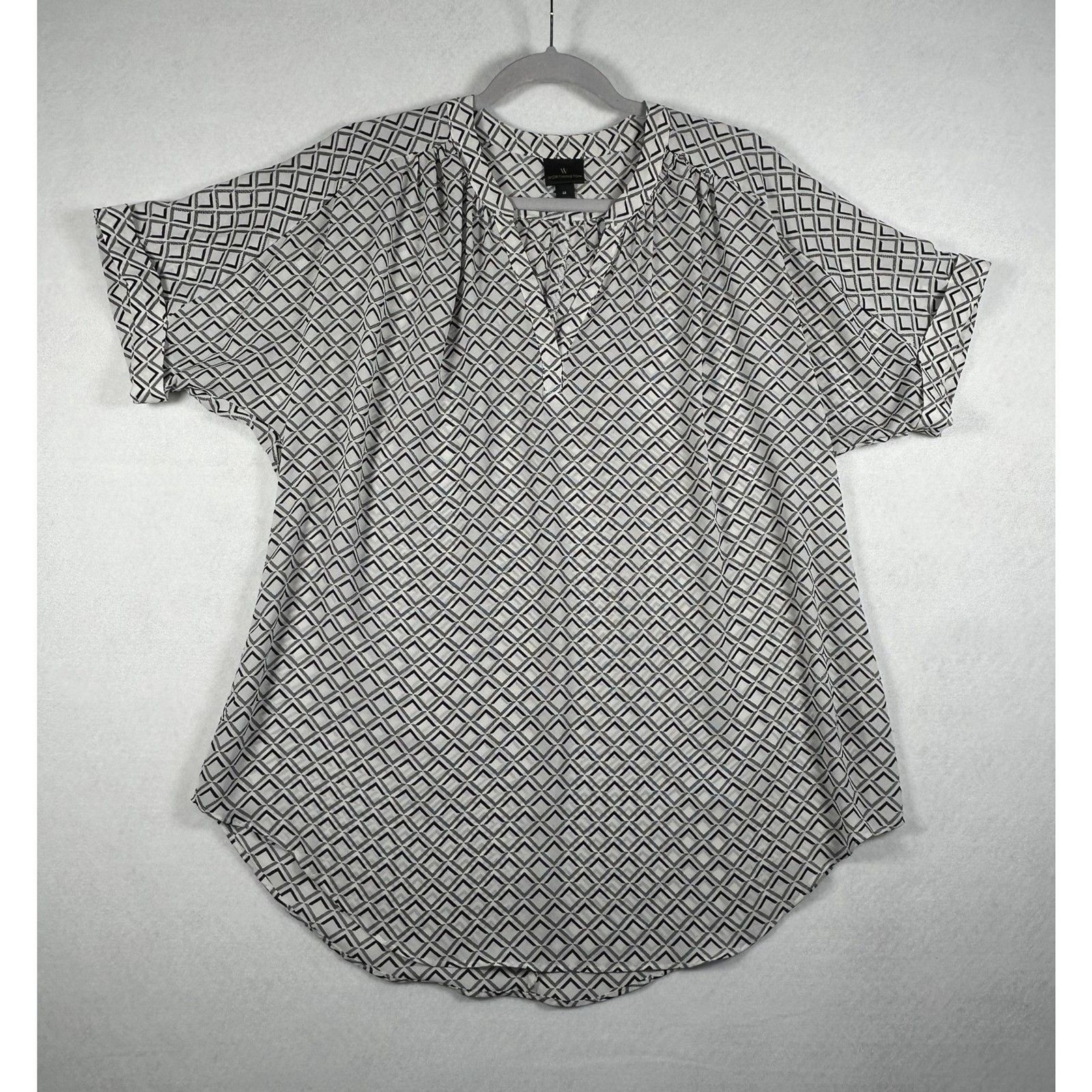 Worthington Short Sleeve Geometric Blouse. Size Medium.