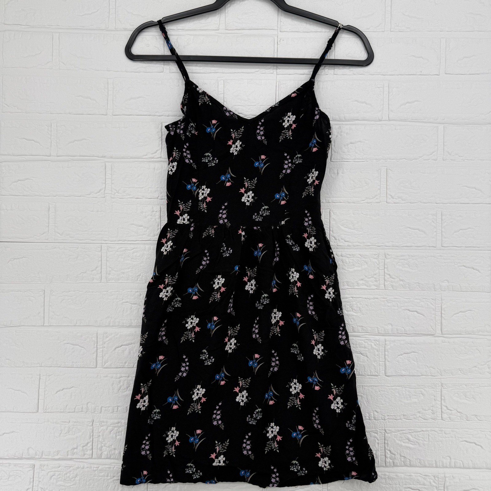 H&M Divided Floral Mini Dress Women Size 6 Black Sleeveless Smocked Back Summer