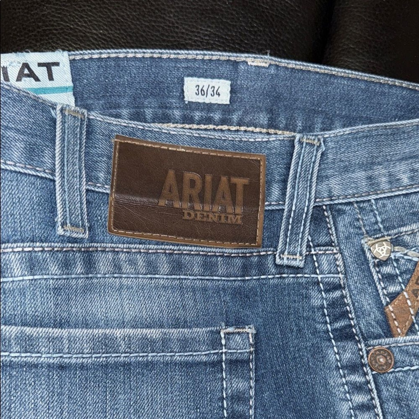 EUC 36X34 Ariat Light Blue Denim Jeans