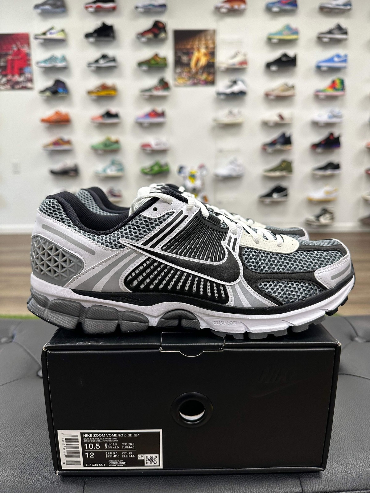 Nike Zoom Vomero 5 SE SP Dark Grey Black White – Size 10.5