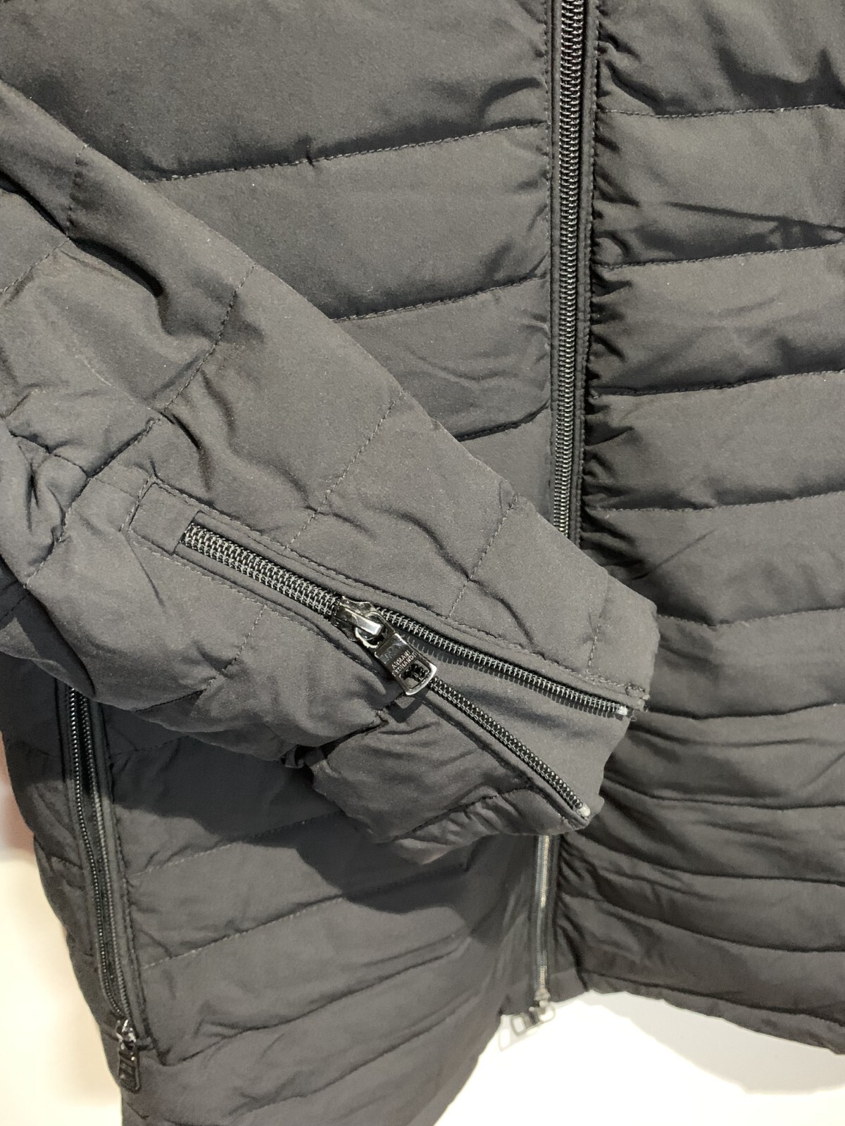 Armani Exchange Puffer Jacket Size M black Full Zip Lined Men’s Sleeve Zip
