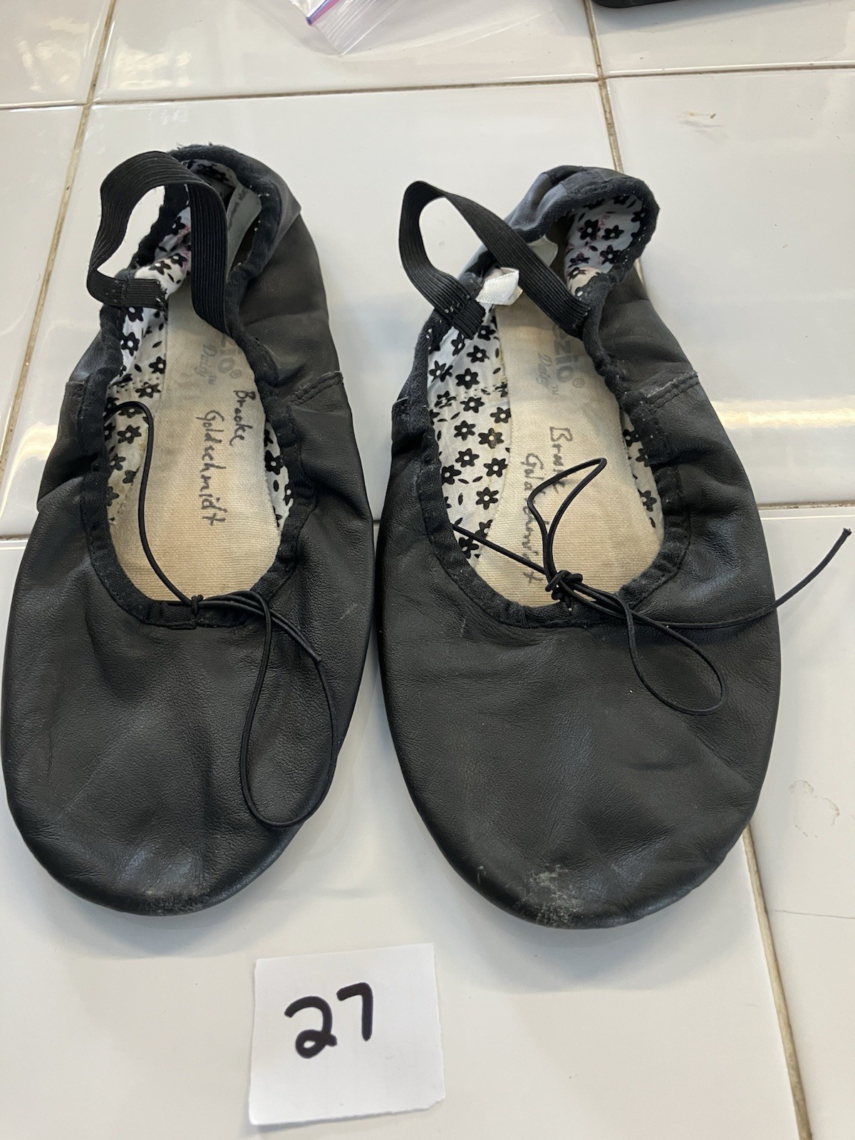 Black Leather Ballet Flats 9M Capezio Daisy