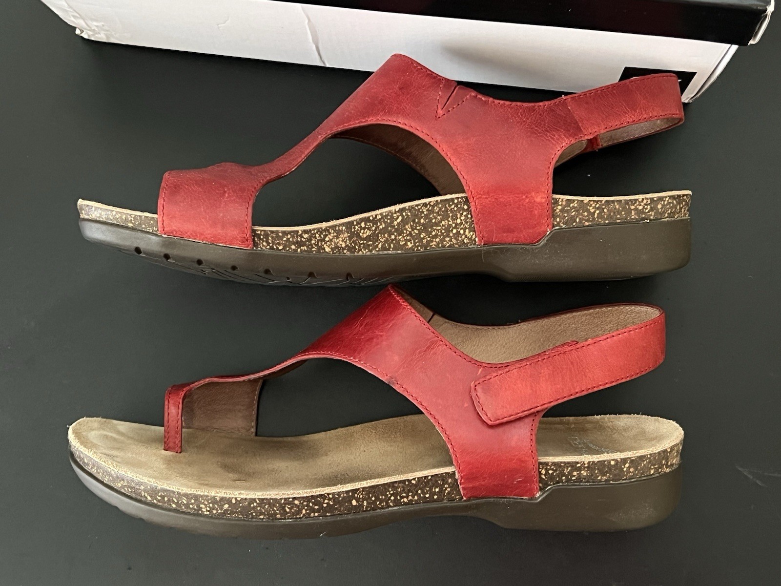 Dansko Reece Toe Loop Sandals Cinnabar Red Leather EU 40 US 9.5 / 10 Vietnam
