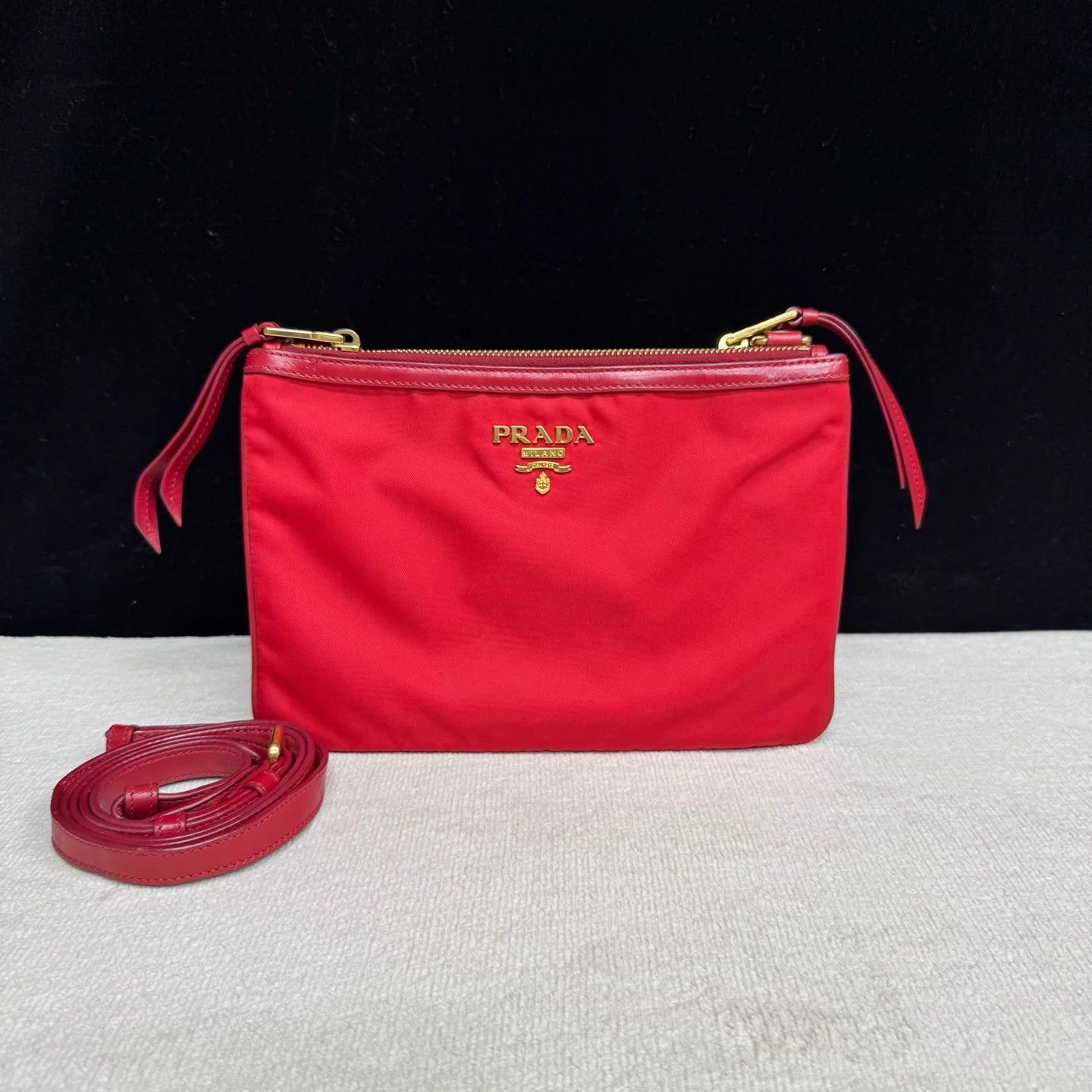 Prada Clutch Red Tessuto Nylon Calfskin (zs051826b5r)