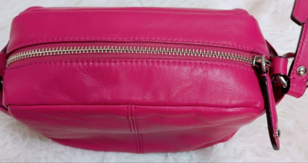 COACH Soho Pink Camera Shoulder Bag Women Silver Zip 7.48 x 5.12 x 3.15 in