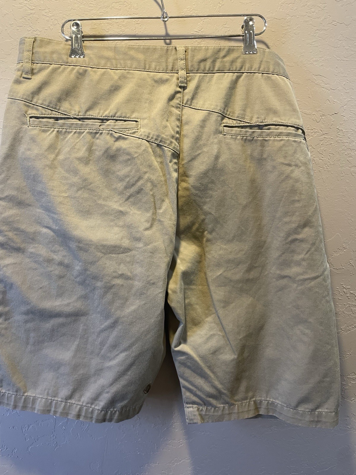 Volcom Men’s Beige Solid Cotton Chino Shorts Flat Front Button Slash Pockets