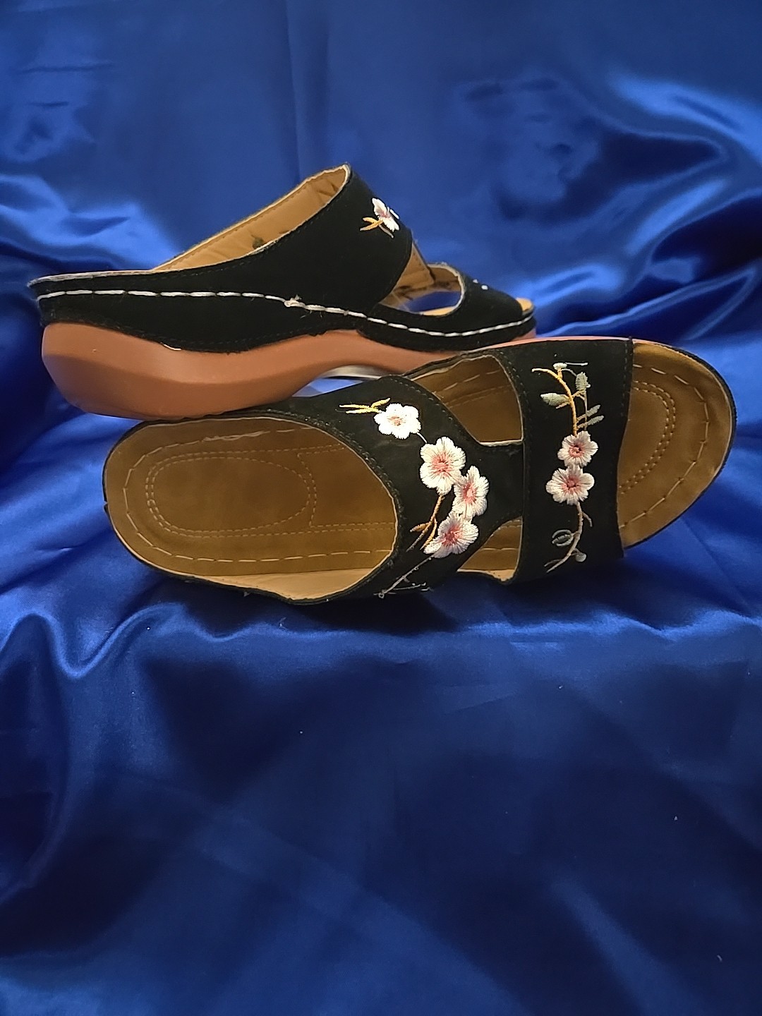 Fujian Friday Women’s Embroidered Sandals Black W/flowers Size 7 Great Condition