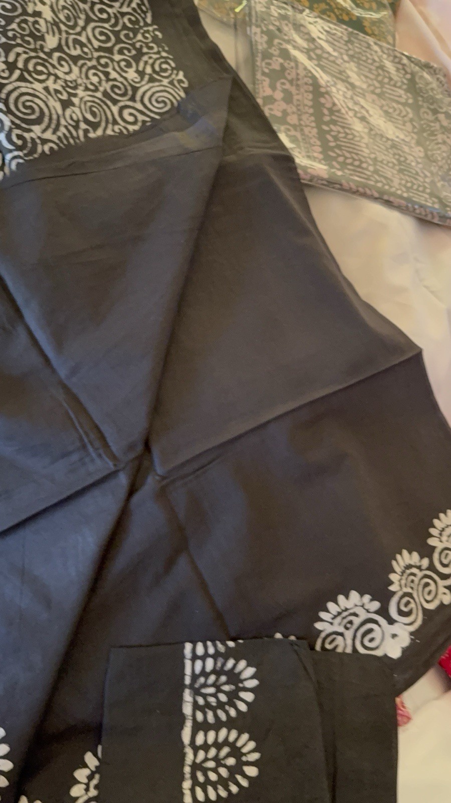 NEW 🆕, Cotton BATIK SAREE. ( Item#L2736 ) including blouse piece.