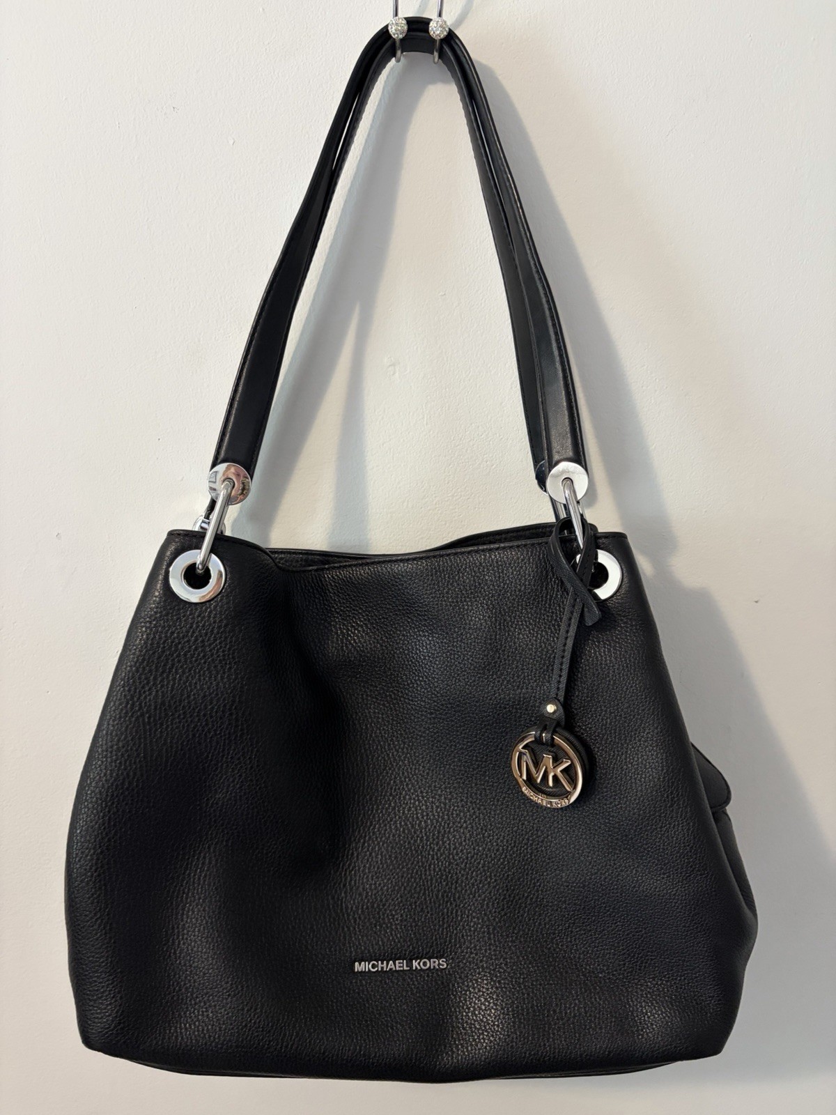 Michael Kors Raven Large Leather Shoulder Bag In Black