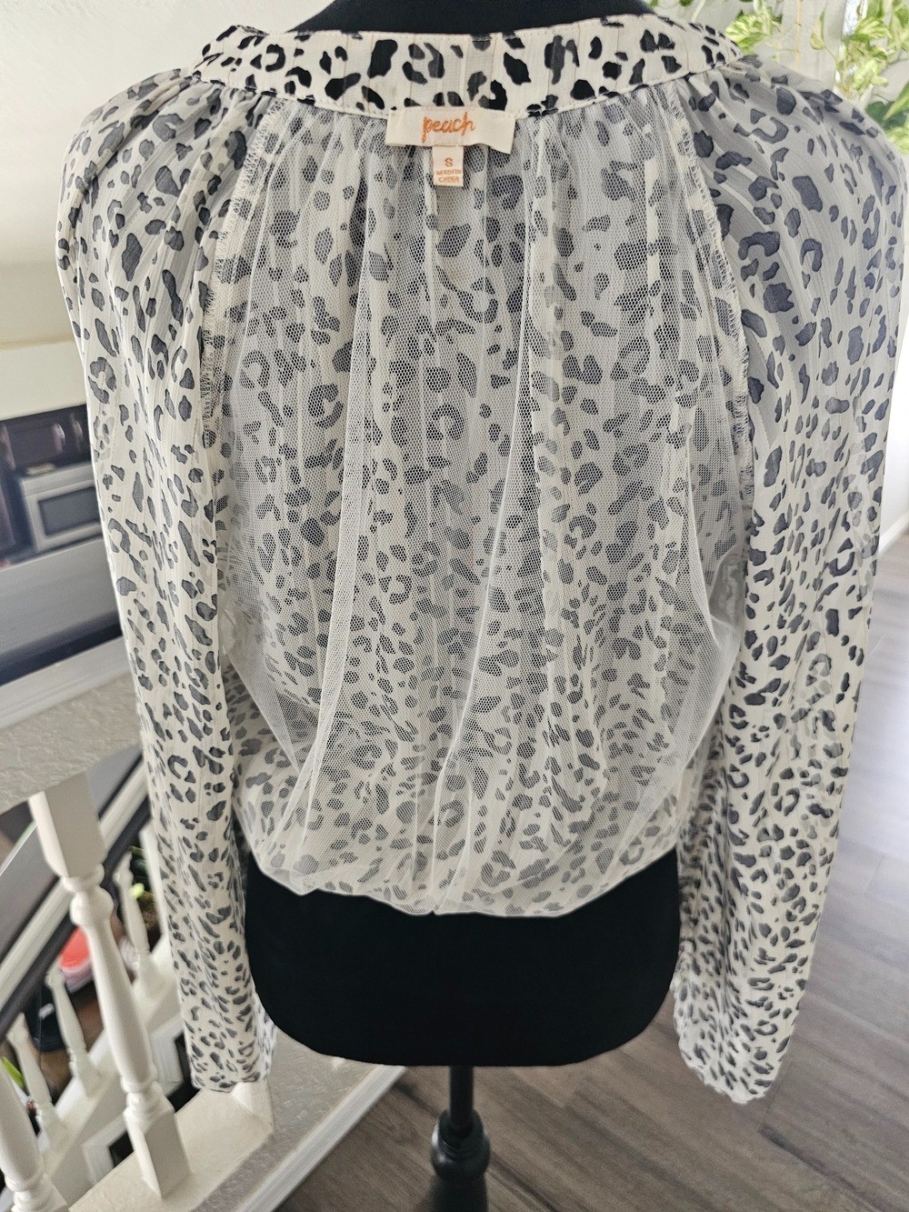 Size S Women’s Black and White Leopard Print Blouse