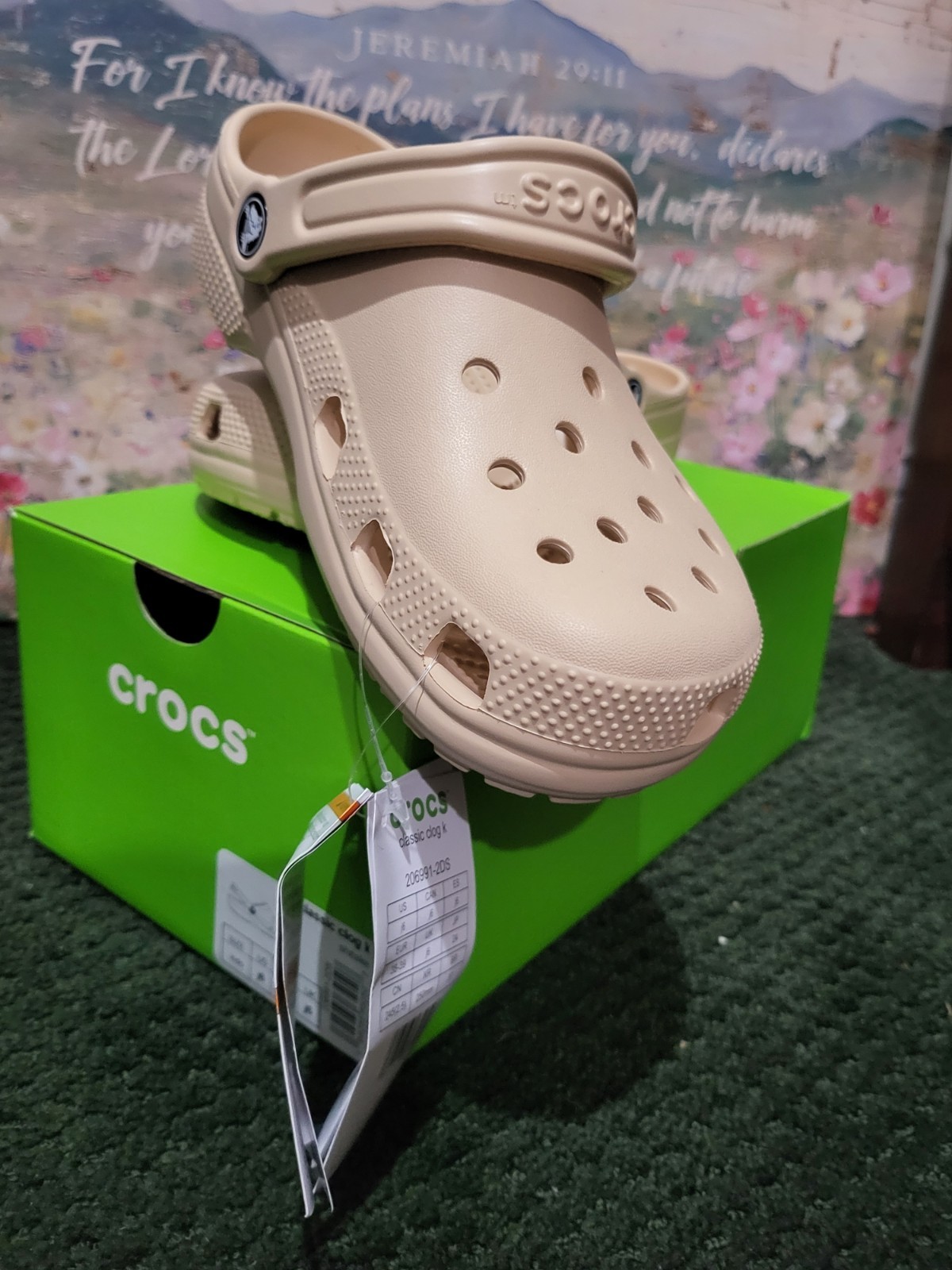 Crocs Classic Clog Beige Mens /Youth US 6 (EU 38-39) Slip-On Comfort Sandals